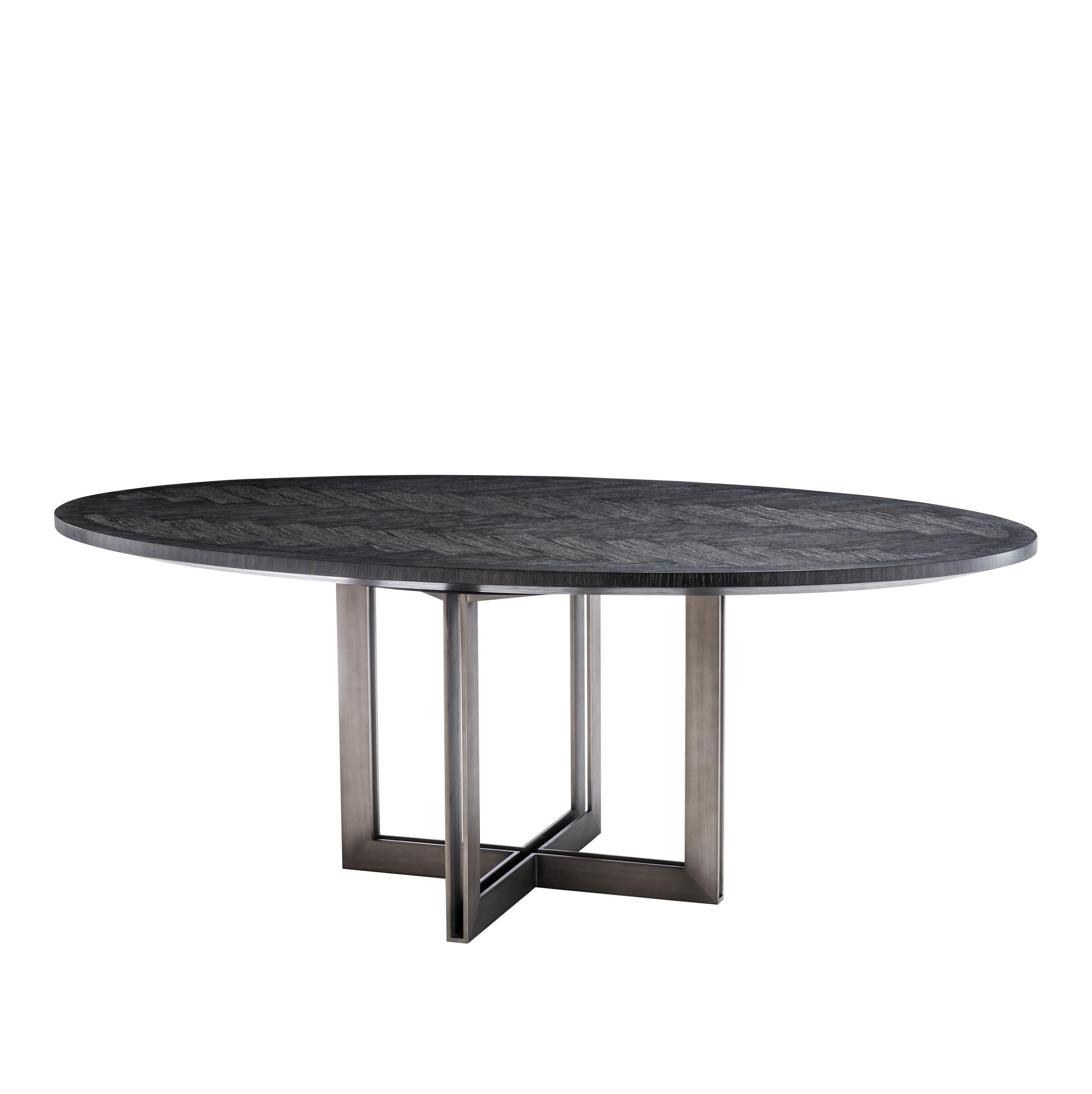 Dining table brass oval black with charcoal oak
veneer top. On bronze finish base.
Also available in brass oval dining table.