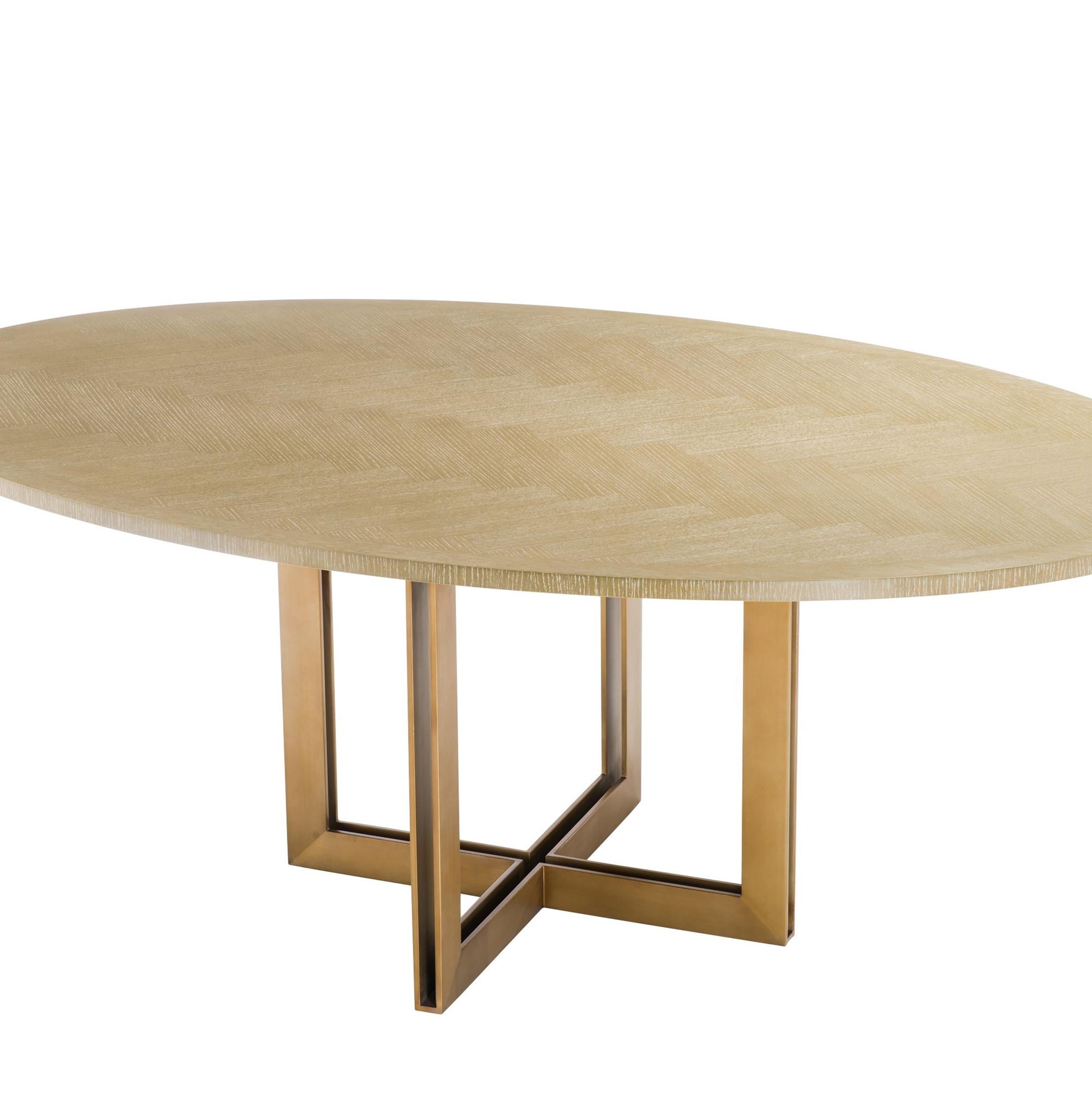 Brass Oval Dining Table In New Condition In Paris, FR