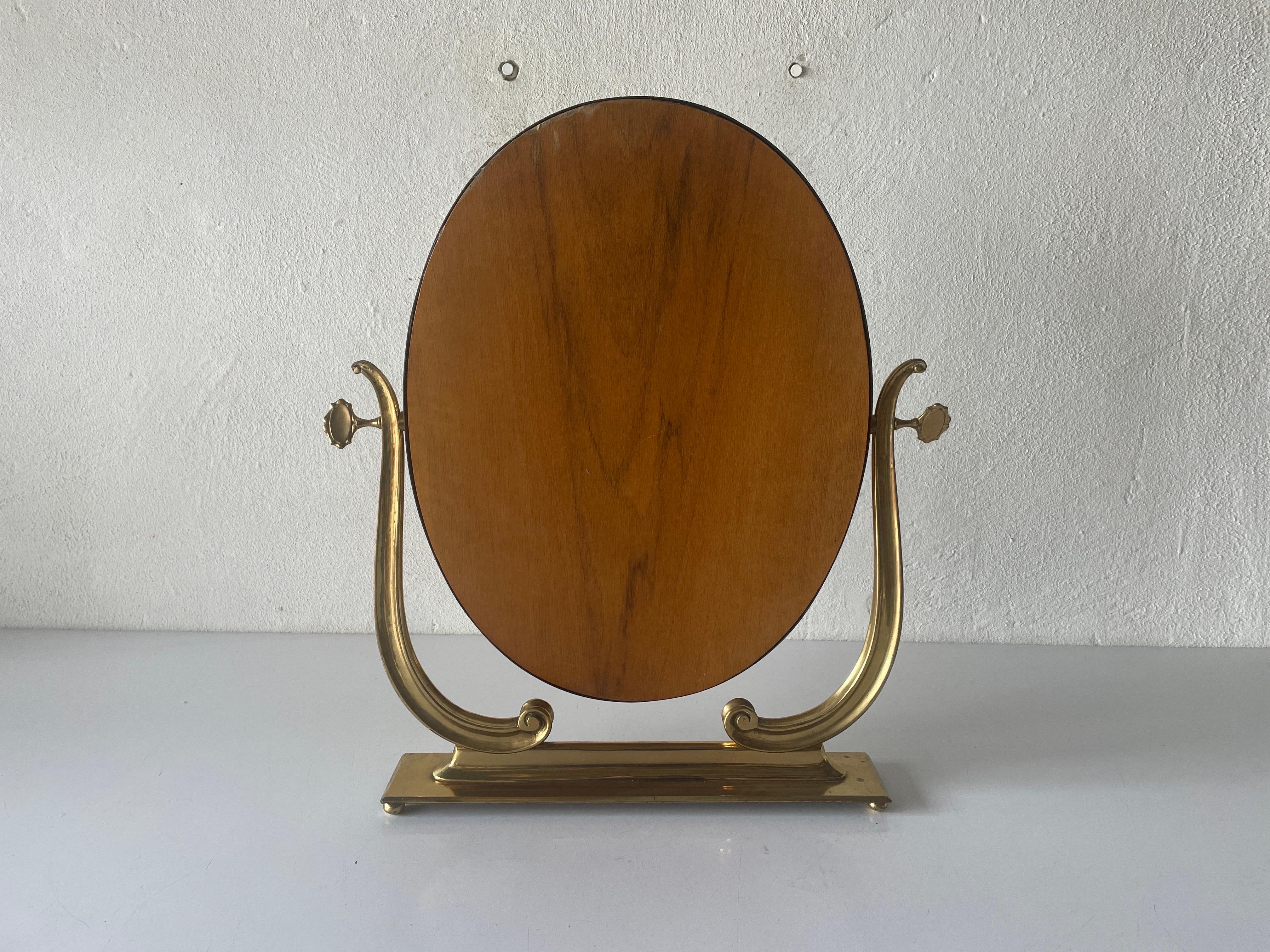 Miroir de table de coiffeuse à cadre ovale en laiton, années 1960, Italie en vente 3