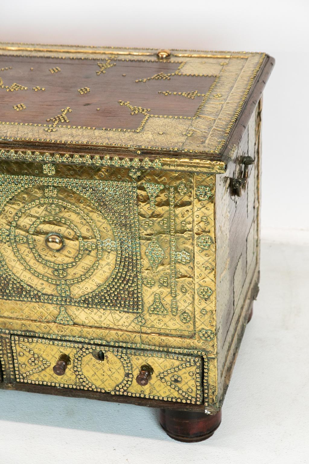 Brass overlay Zanzibar blanket chest, elaborate brass stud work with engraved brass edging on the front and sides. There are original rat tail hinges and a reticulated hasp lock.