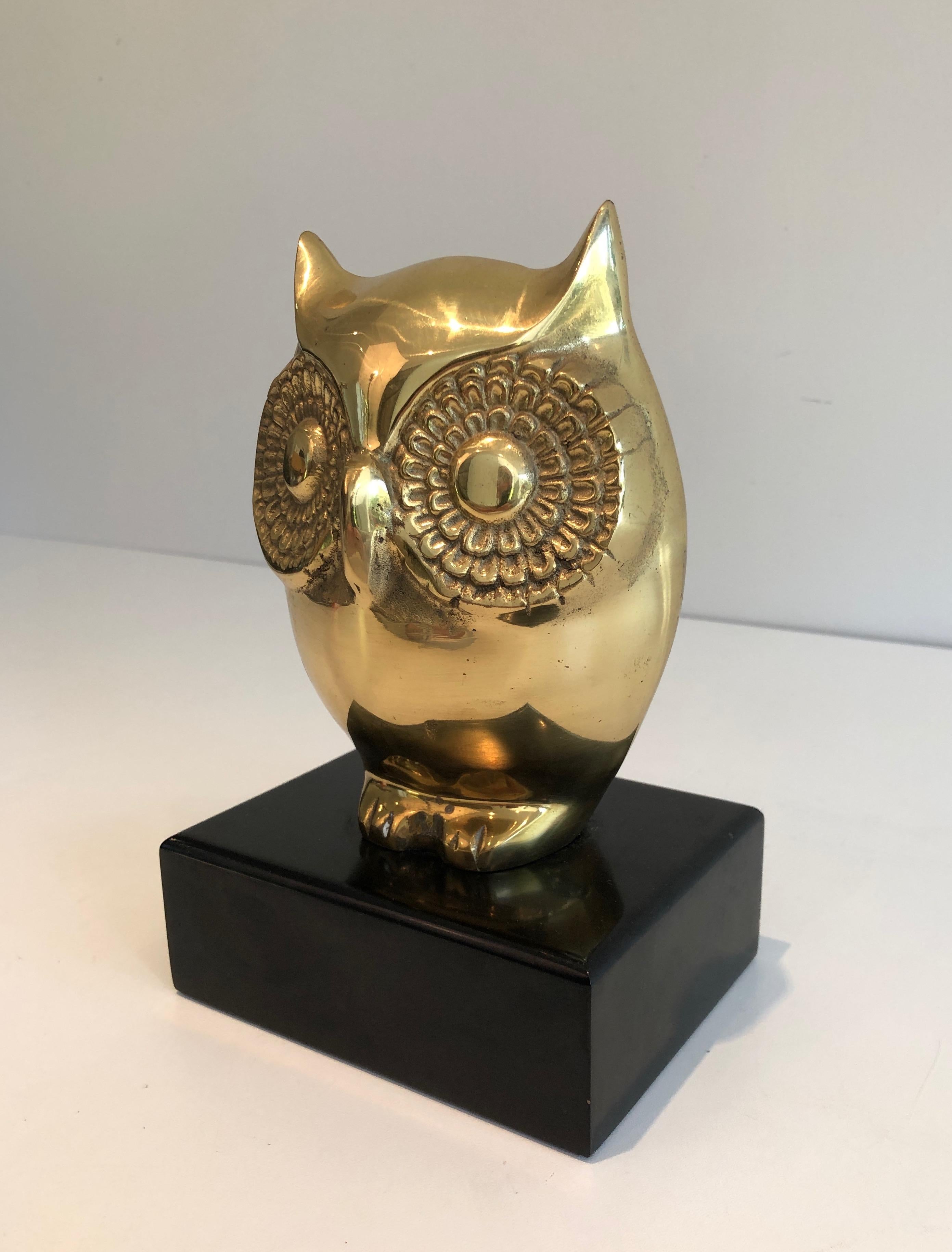 Mid-Century Modern Brass Owl on Black Lacquered Wooden Stand, French, circa 1970