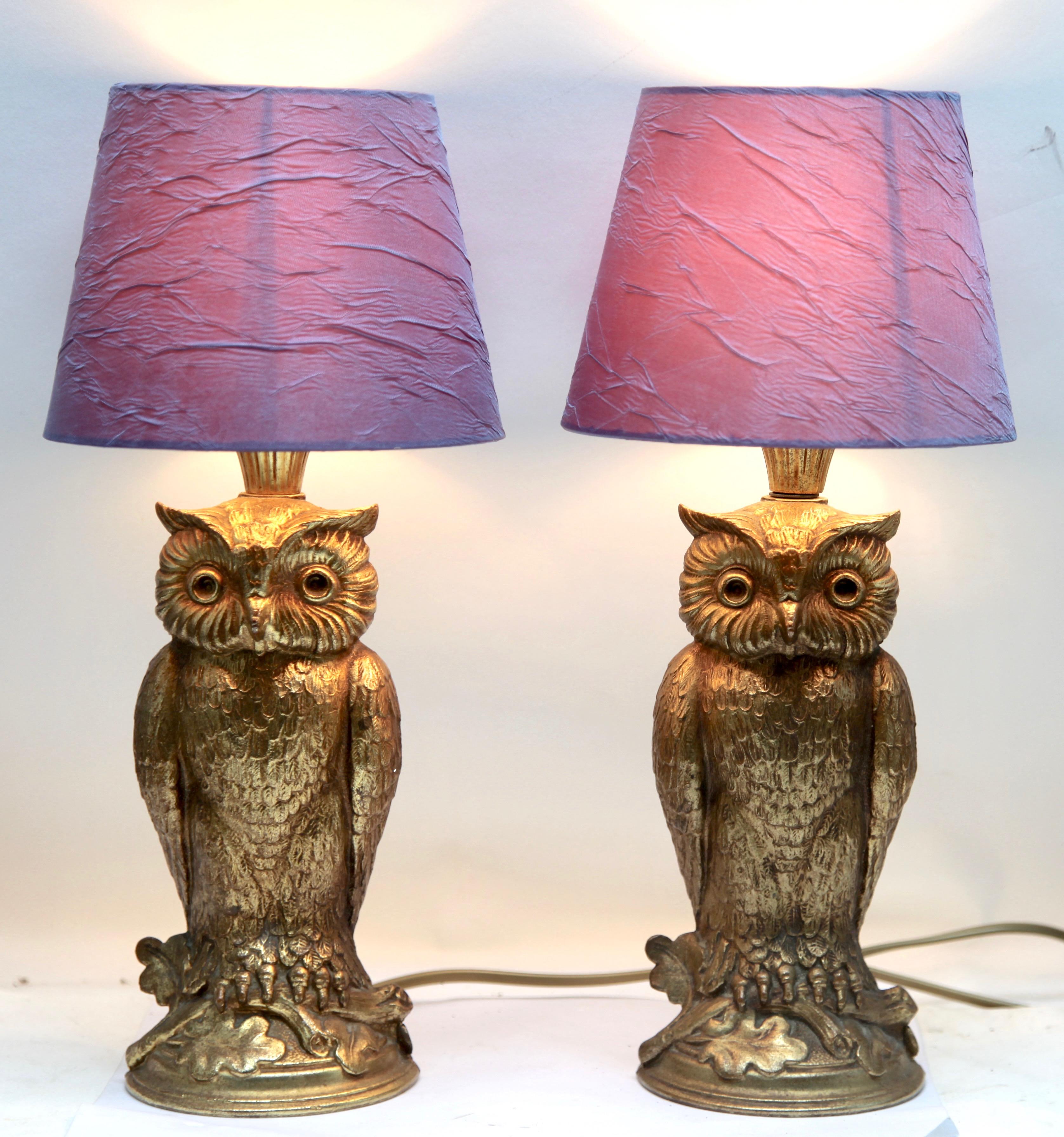 Charming sculptural brass owl lamp made by Loevsky & Loevsky and sold by Deknudt lighting company. Loevsky & Loevsky produced these table lamps from the 1960s until the 1970s. These owl lamps were sold by several companies around the world. In