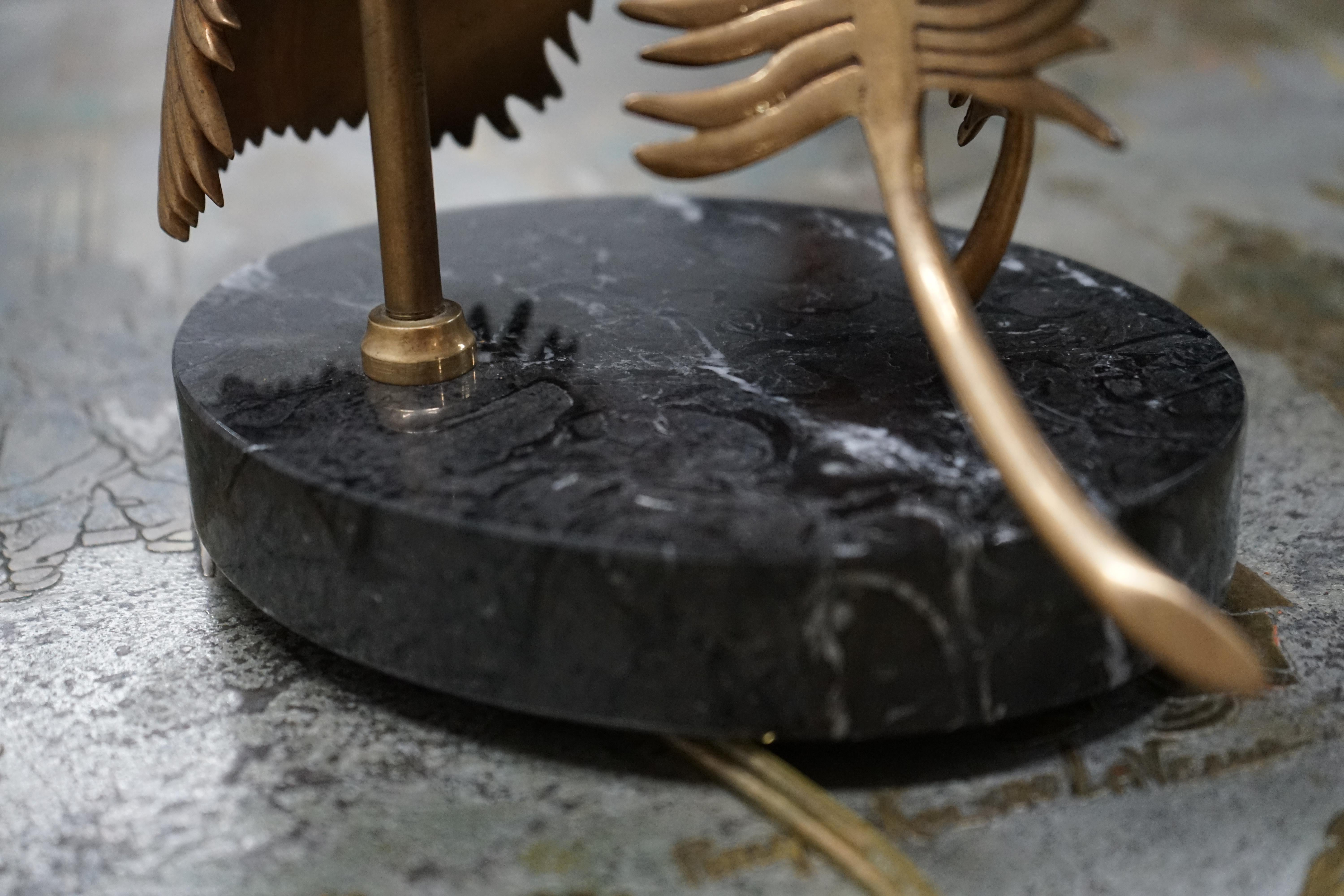 Brass Palm Fronds Table Lamp on Black Marble Base by Chapman In Good Condition For Sale In Chicago, IL