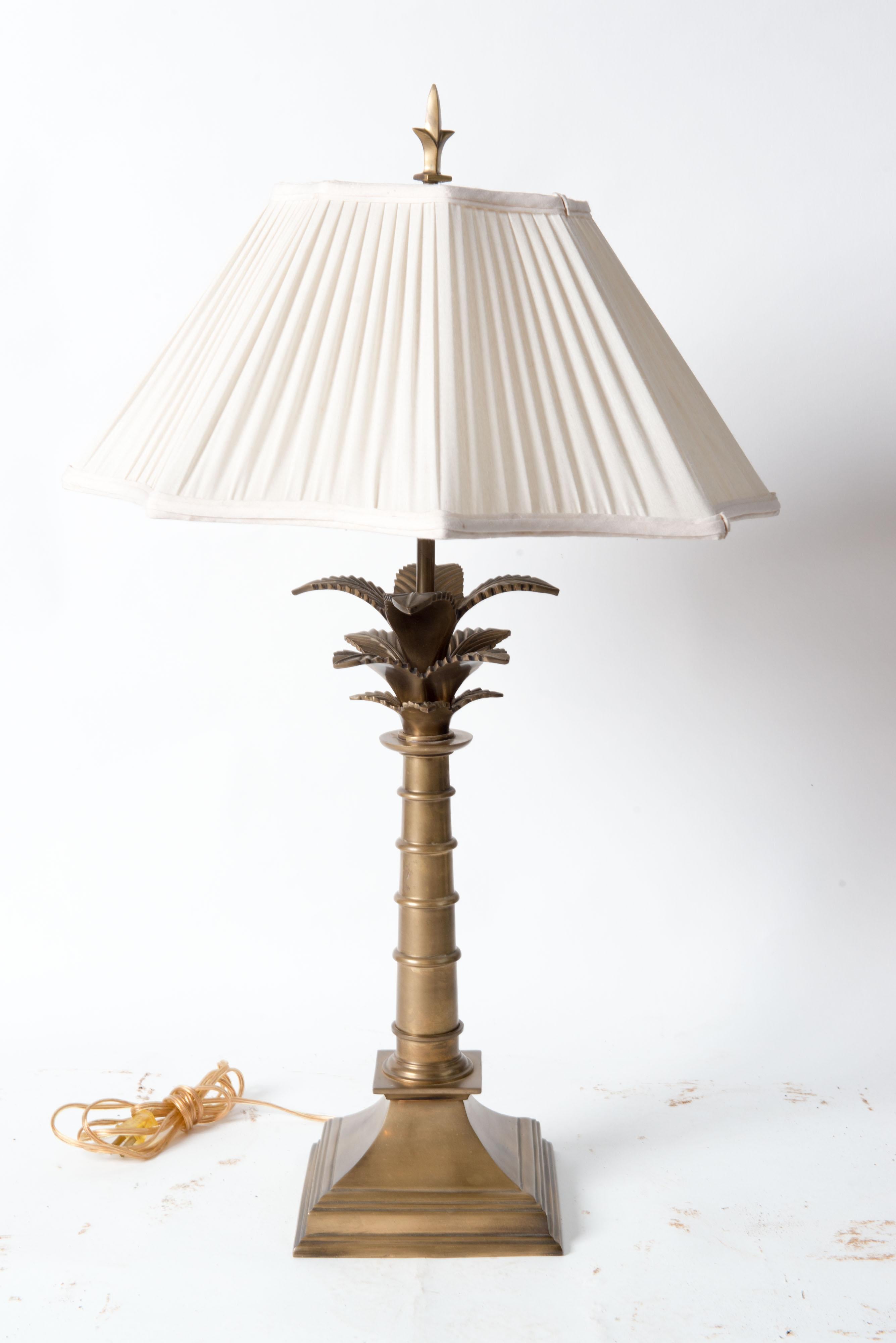 Schwere, solide und gut gemachte Lampe in der Art von Chapman. Schirm: 19