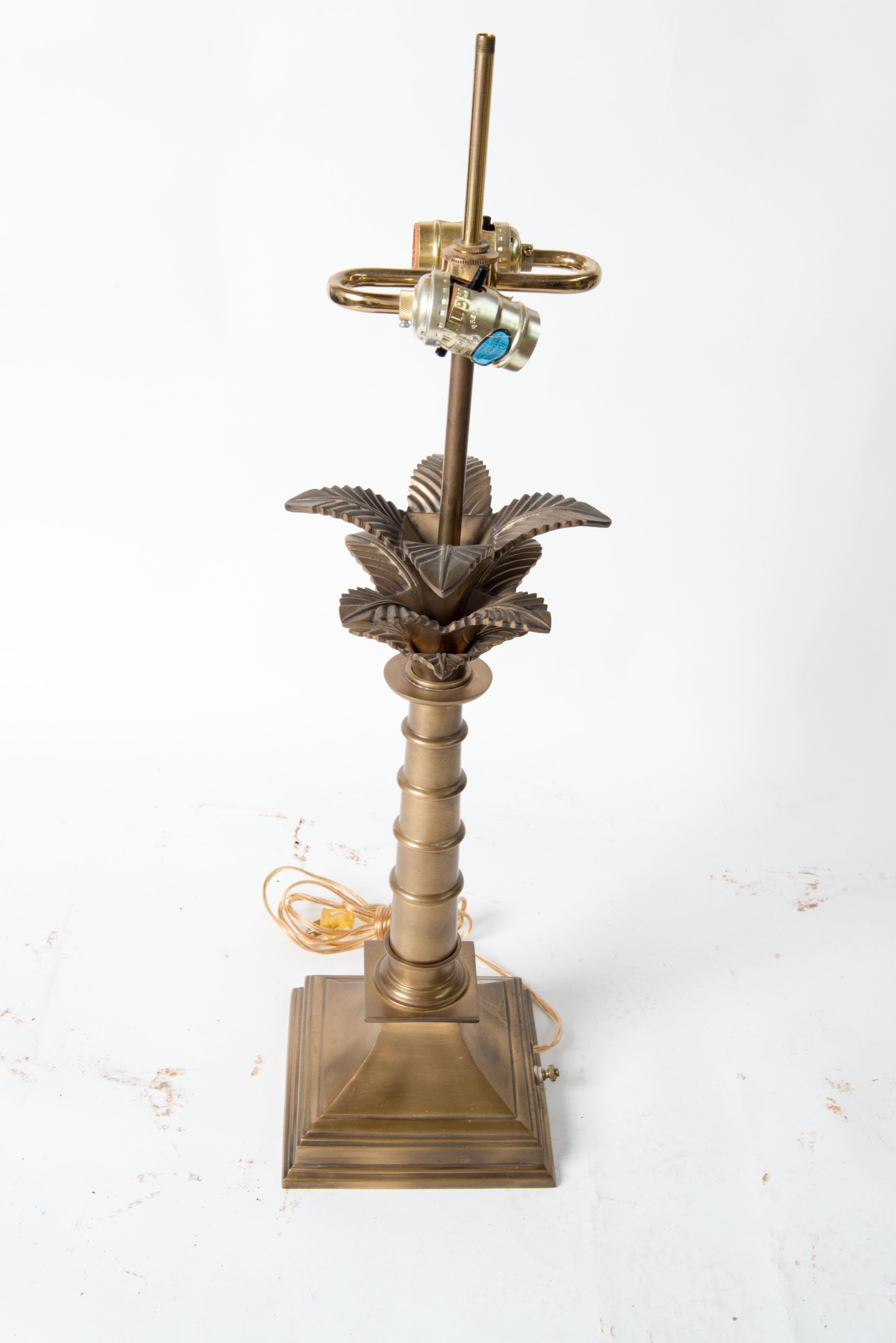 Lámpara de palmera de latón con pantalla by Chapman Latón en venta
