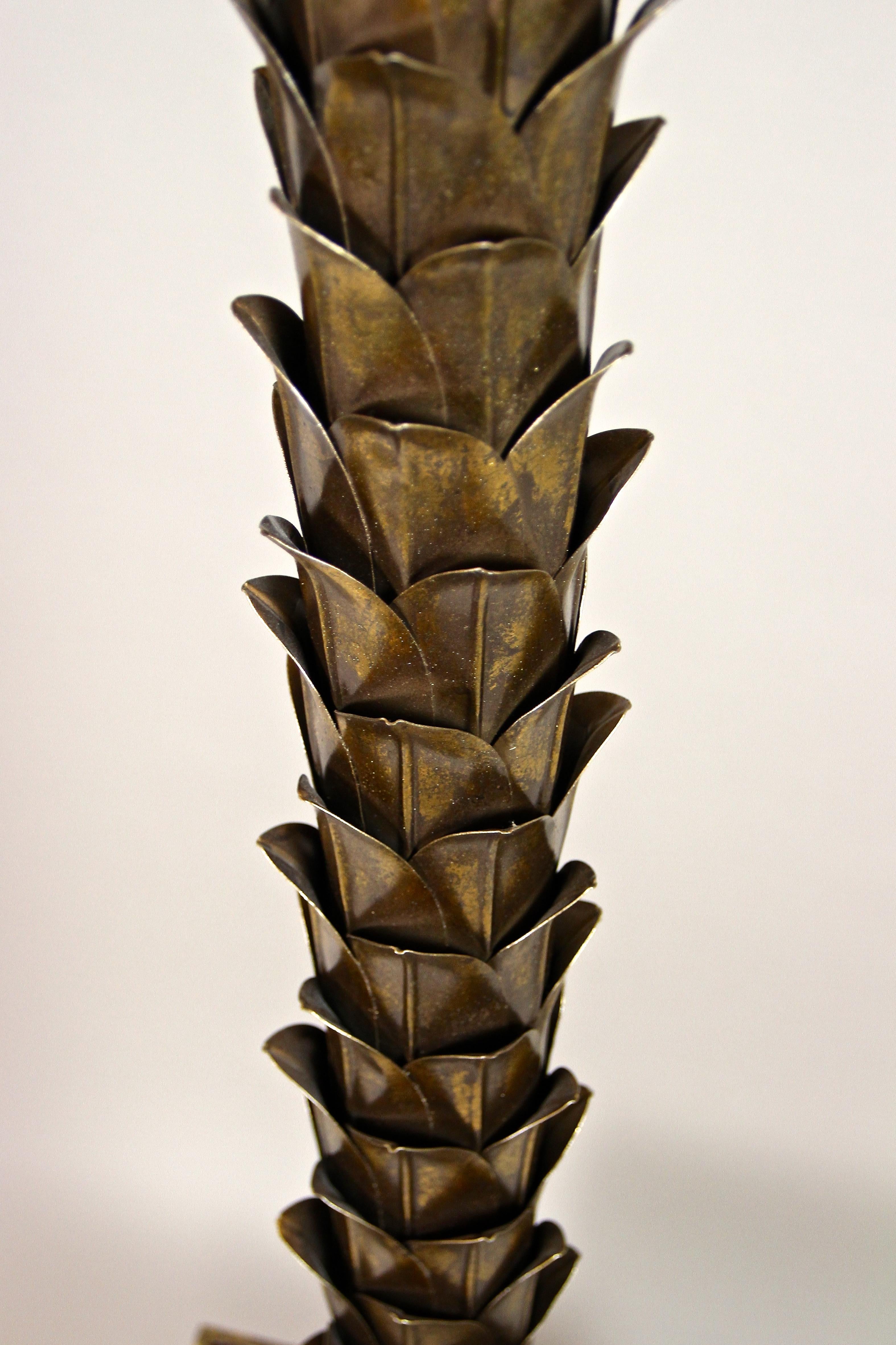 Brass Palm Tree Floor Lamp Attributed to M.J, 20th Century, France, circa 1970 In Good Condition For Sale In Lichtenberg, AT