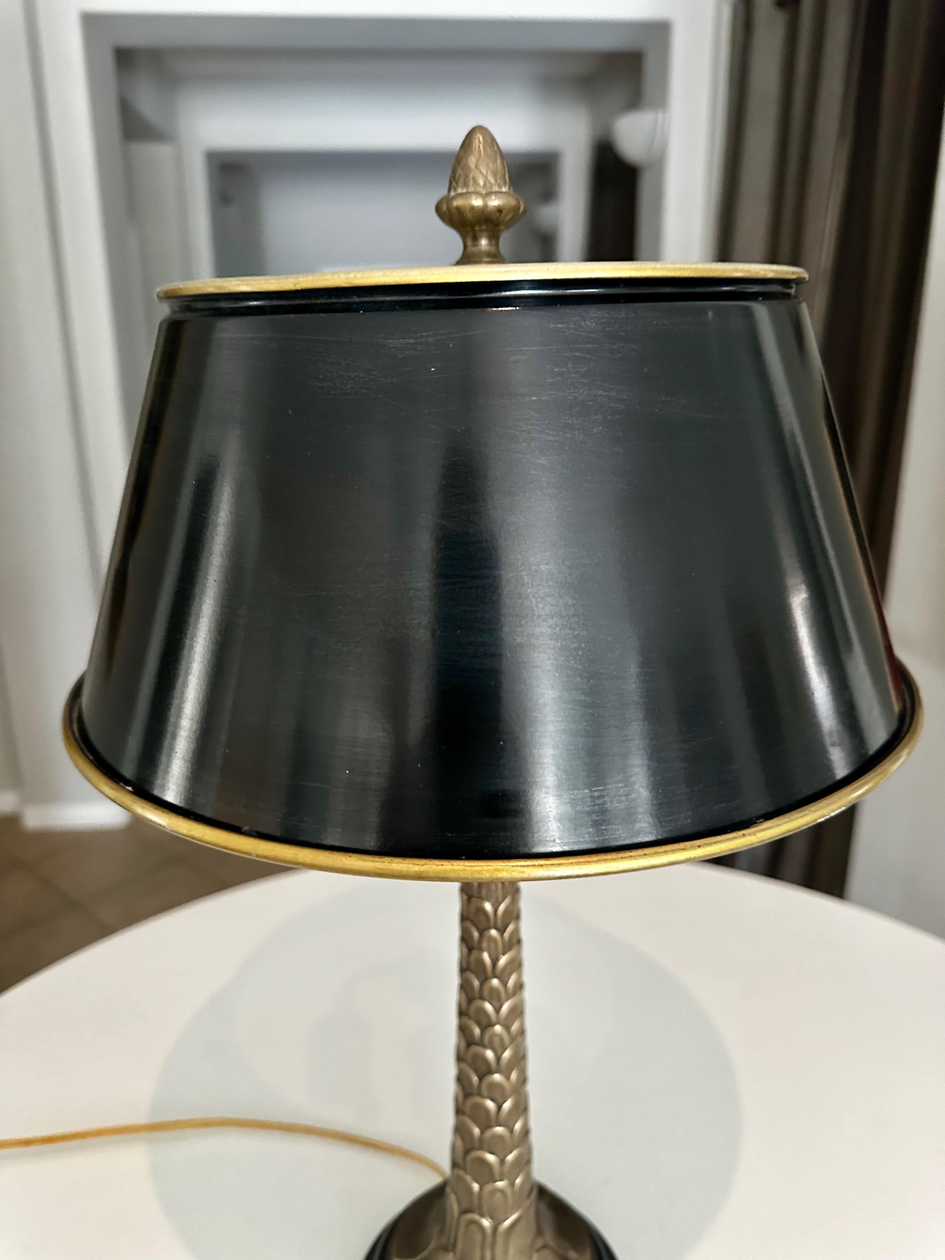 Lampe de table Bouillotte Tole en laiton avec palmier formé en vente 5