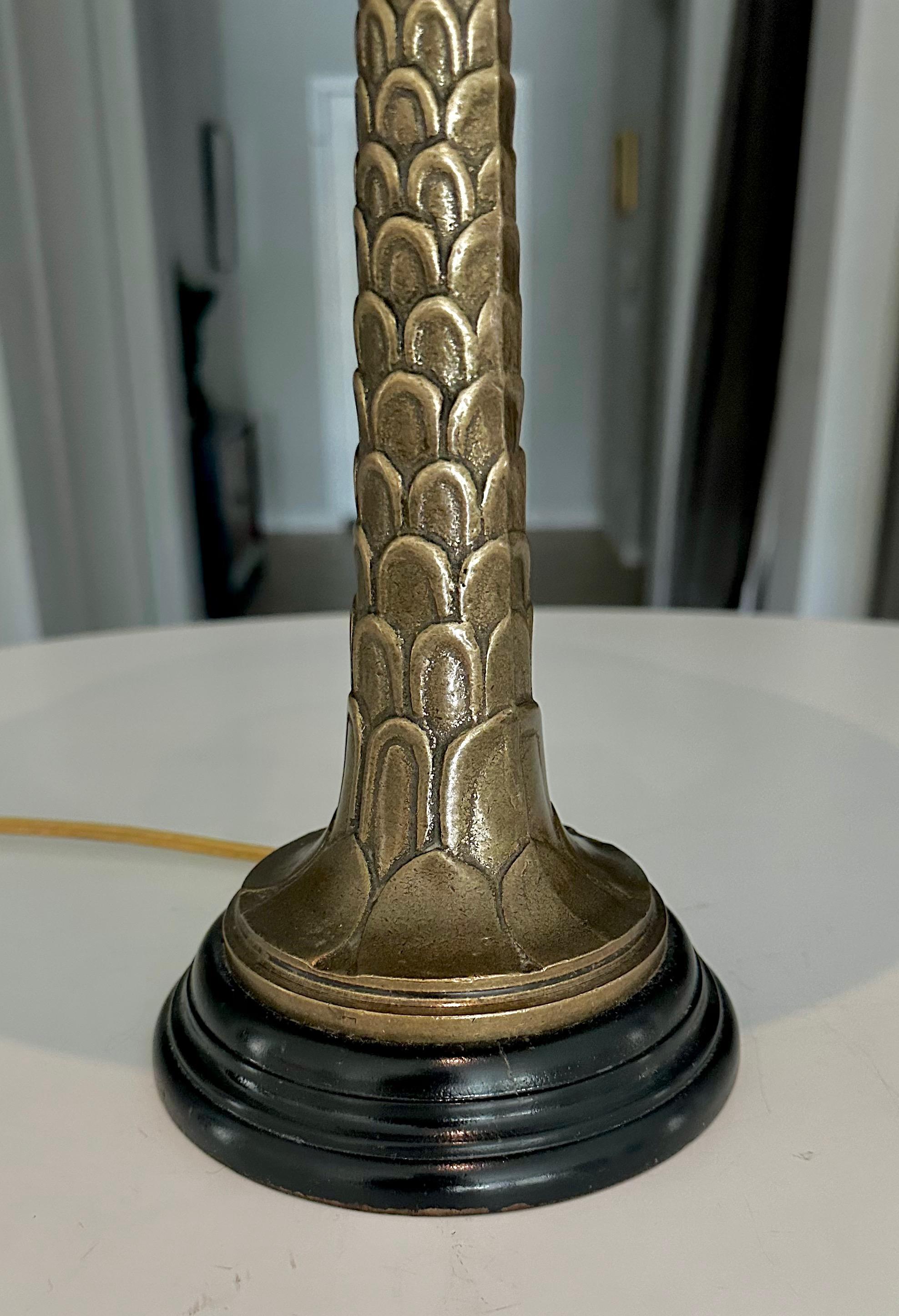 Lampe de table Bouillotte Tole en laiton avec palmier formé en vente 6
