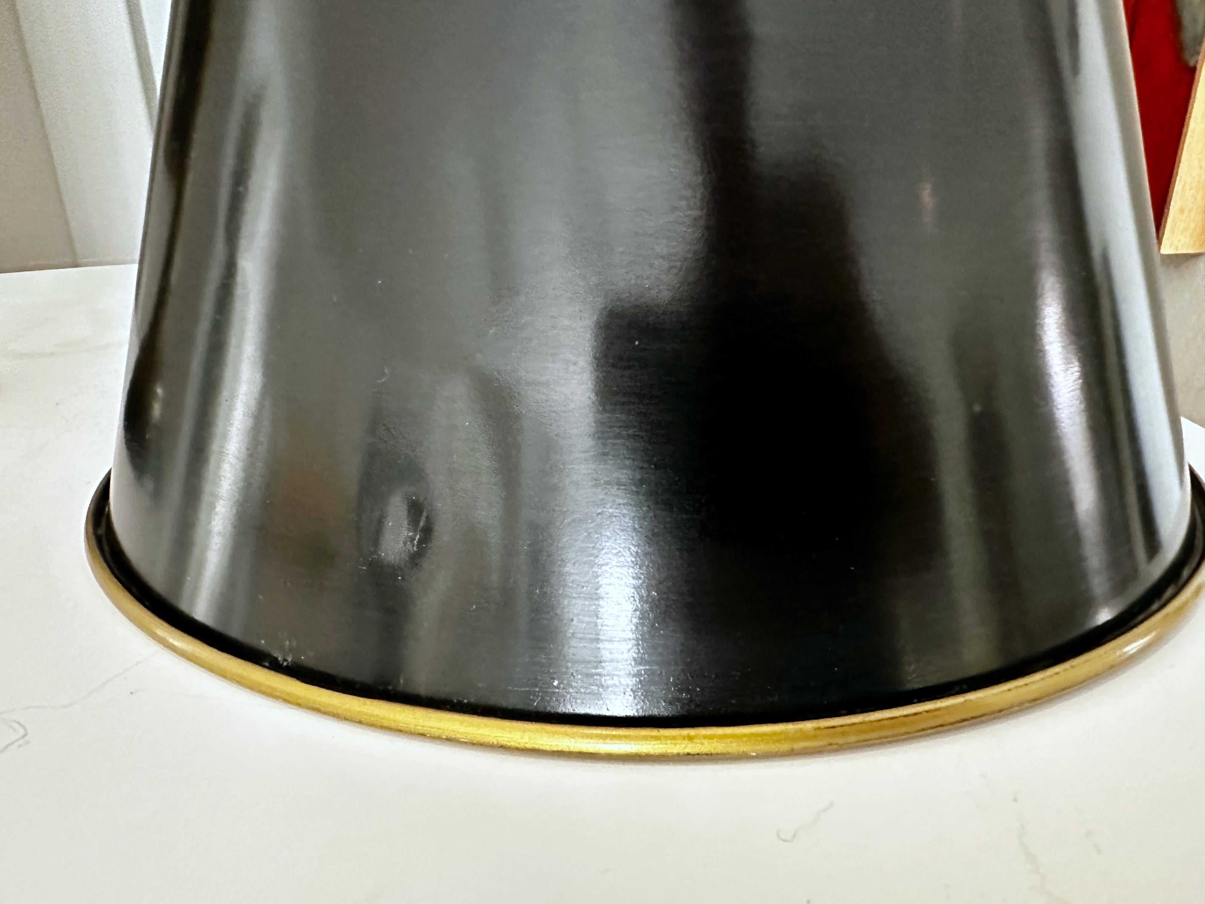 Lampe de table Bouillotte Tole en laiton avec palmier formé en vente 7