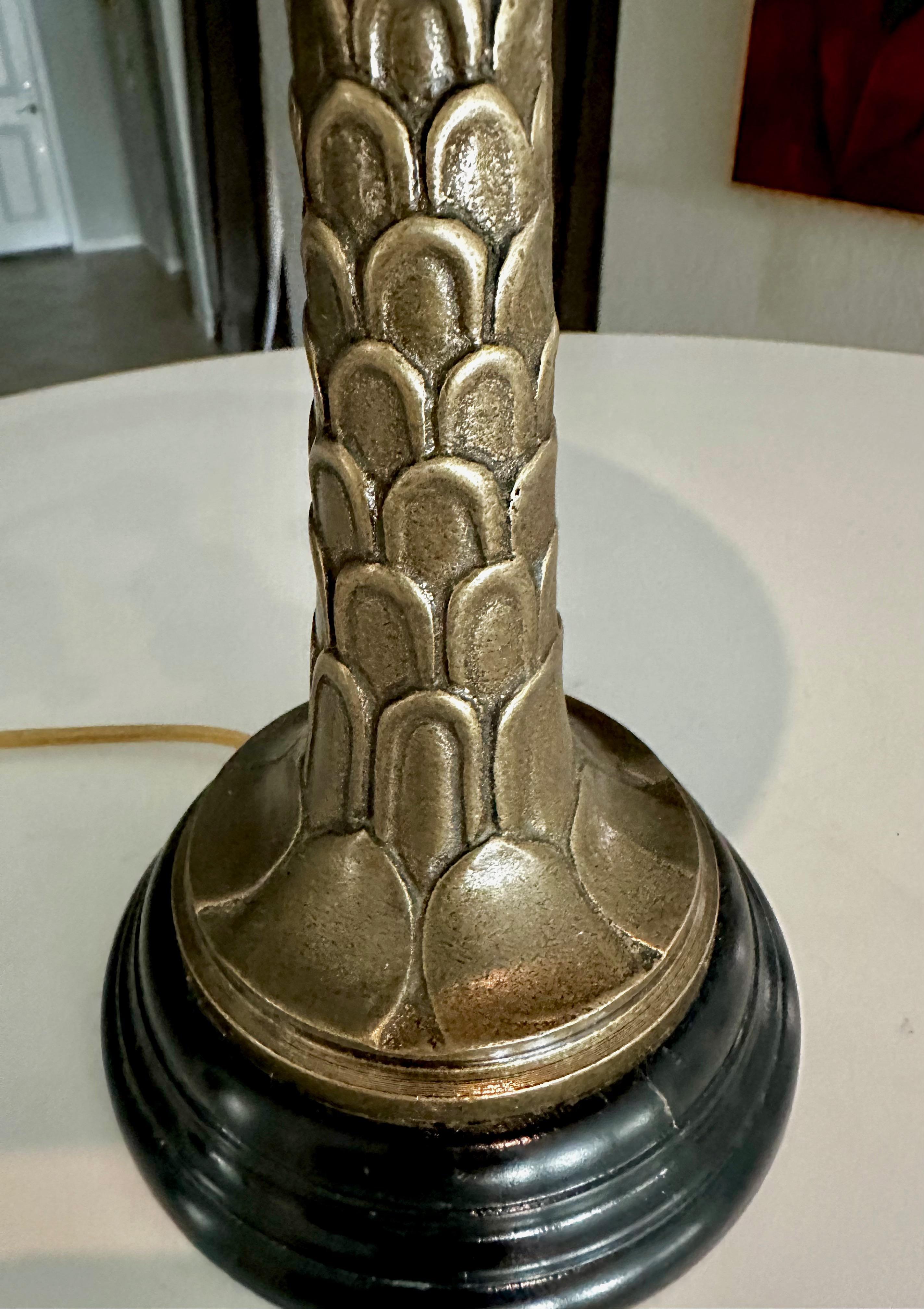 Lampe de table Bouillotte Tole en laiton avec palmier formé en vente 1