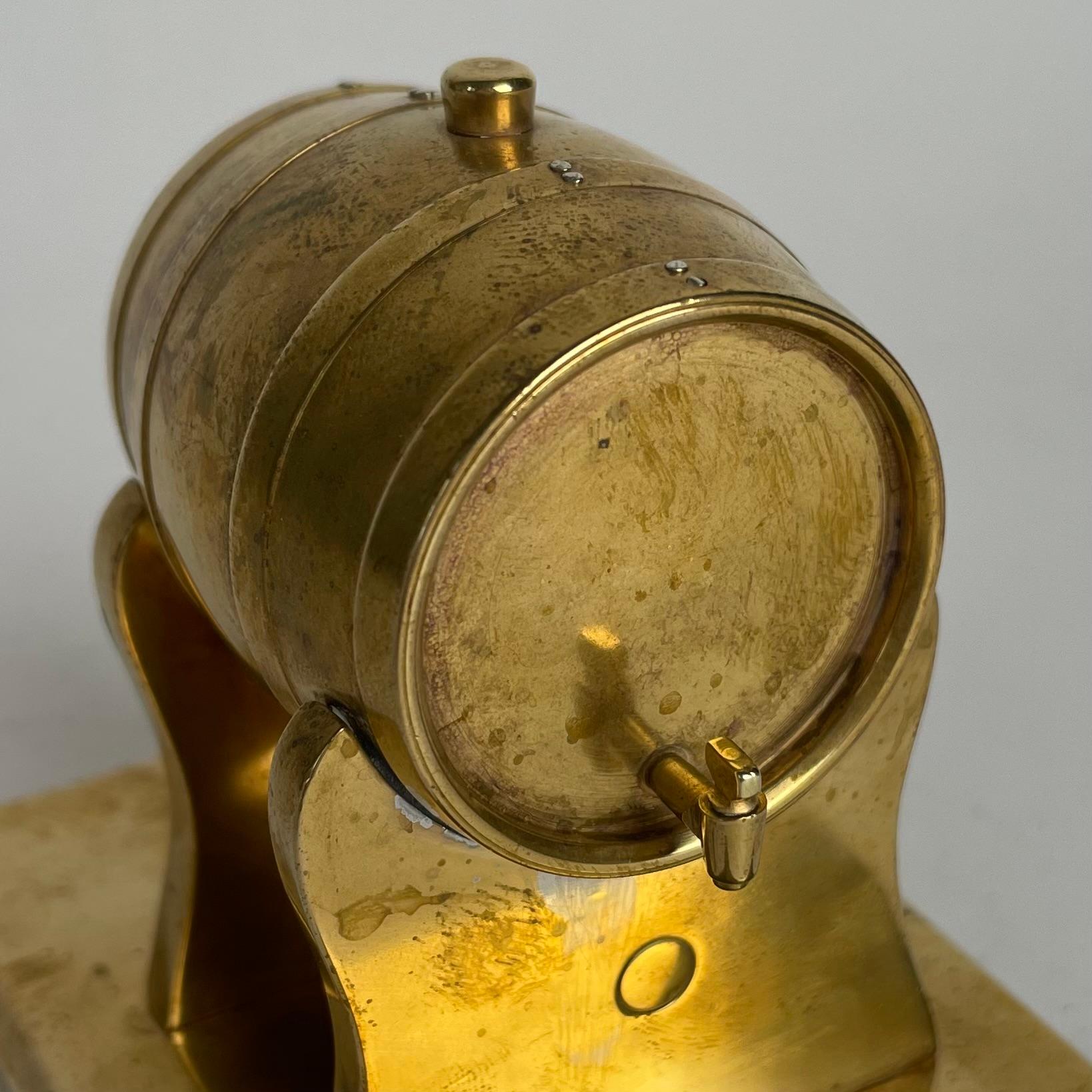 Fermacarte in ottone a forma di barile di whisky dei primi del Novecento in vendita 1