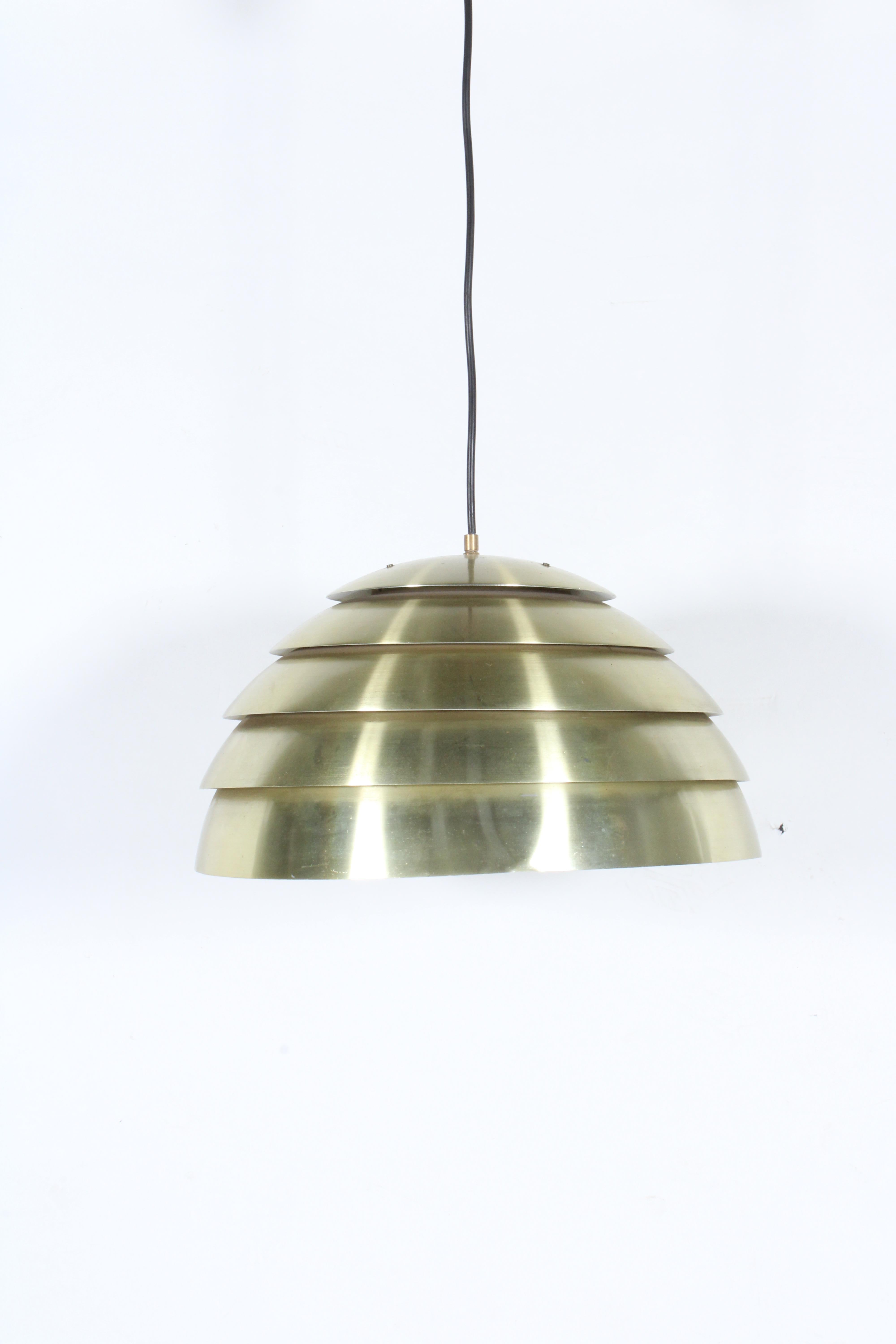 A stunning vintage brass pendant by the iconic Swedish designer Hans Agne Jakobsson. Bearing the original makers label to the interior, this piece is in excellent vintage condition and when illuminated produces a beautiful ambient light. Please see