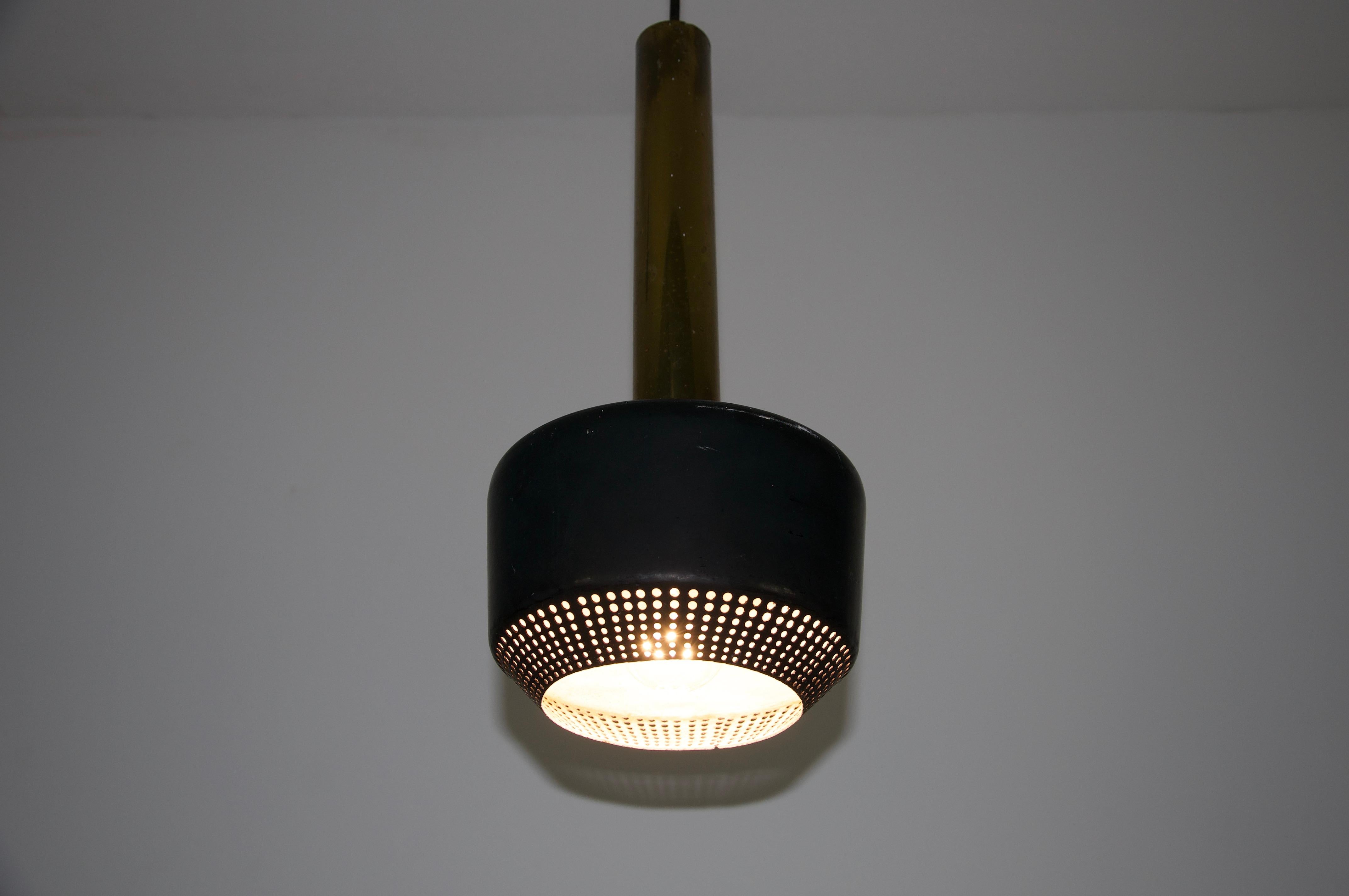 Lampada a sospensione in ottone di Vilhelm Lauritzen per Louis Poulen, 1960, Danimarca in vendita 9