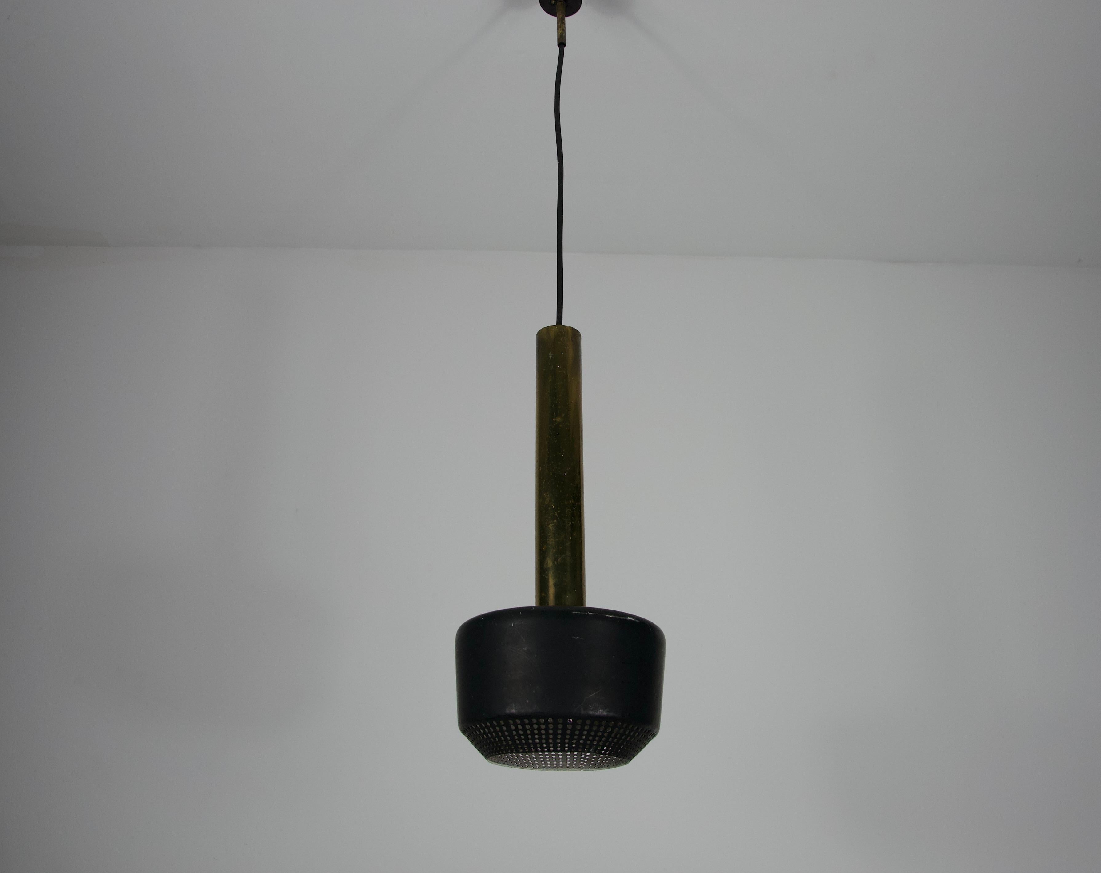 Mid-Century moderno Lampada a sospensione in ottone di Vilhelm Lauritzen per Louis Poulen, 1960, Danimarca in vendita