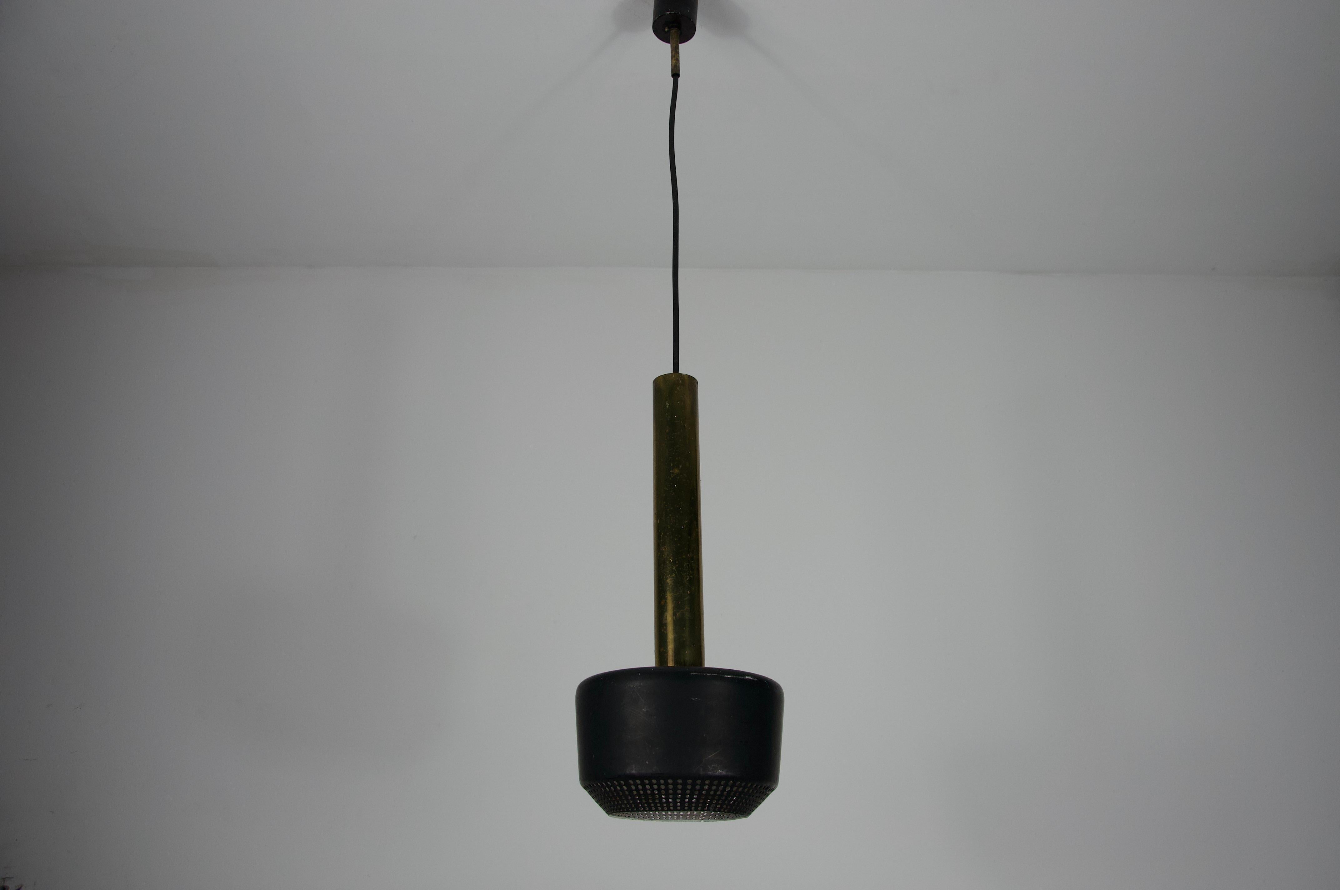 Danese Lampada a sospensione in ottone di Vilhelm Lauritzen per Louis Poulen, 1960, Danimarca in vendita