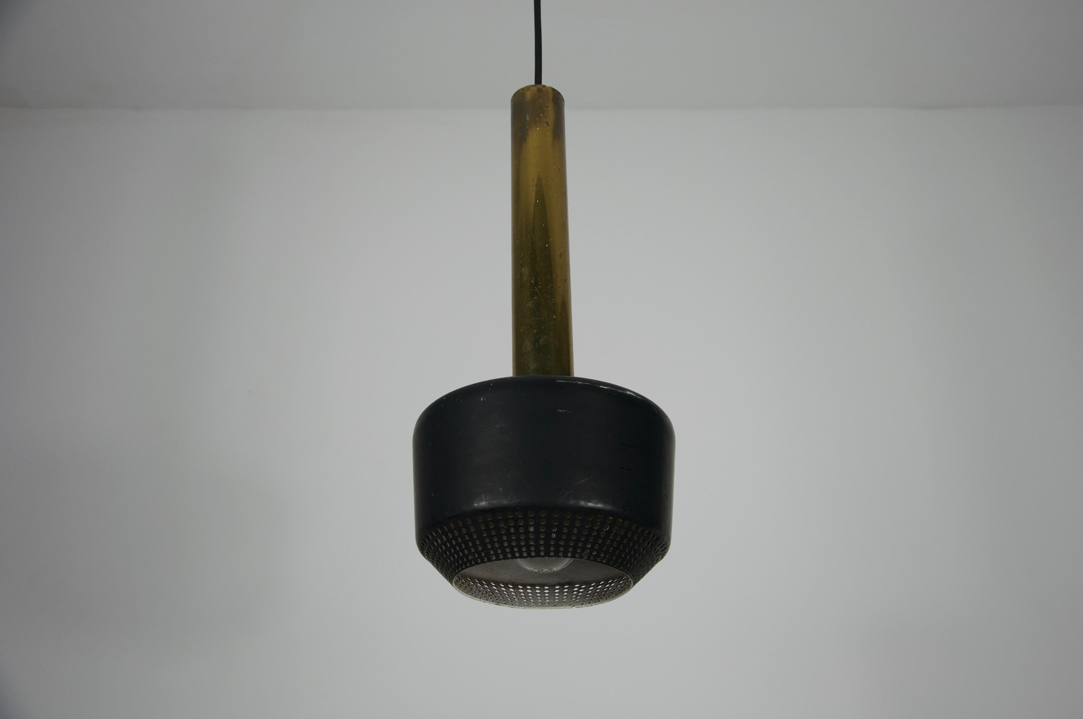 Lampada a sospensione in ottone di Vilhelm Lauritzen per Louis Poulen, 1960, Danimarca In condizioni buone in vendita a Hagenbach, DE