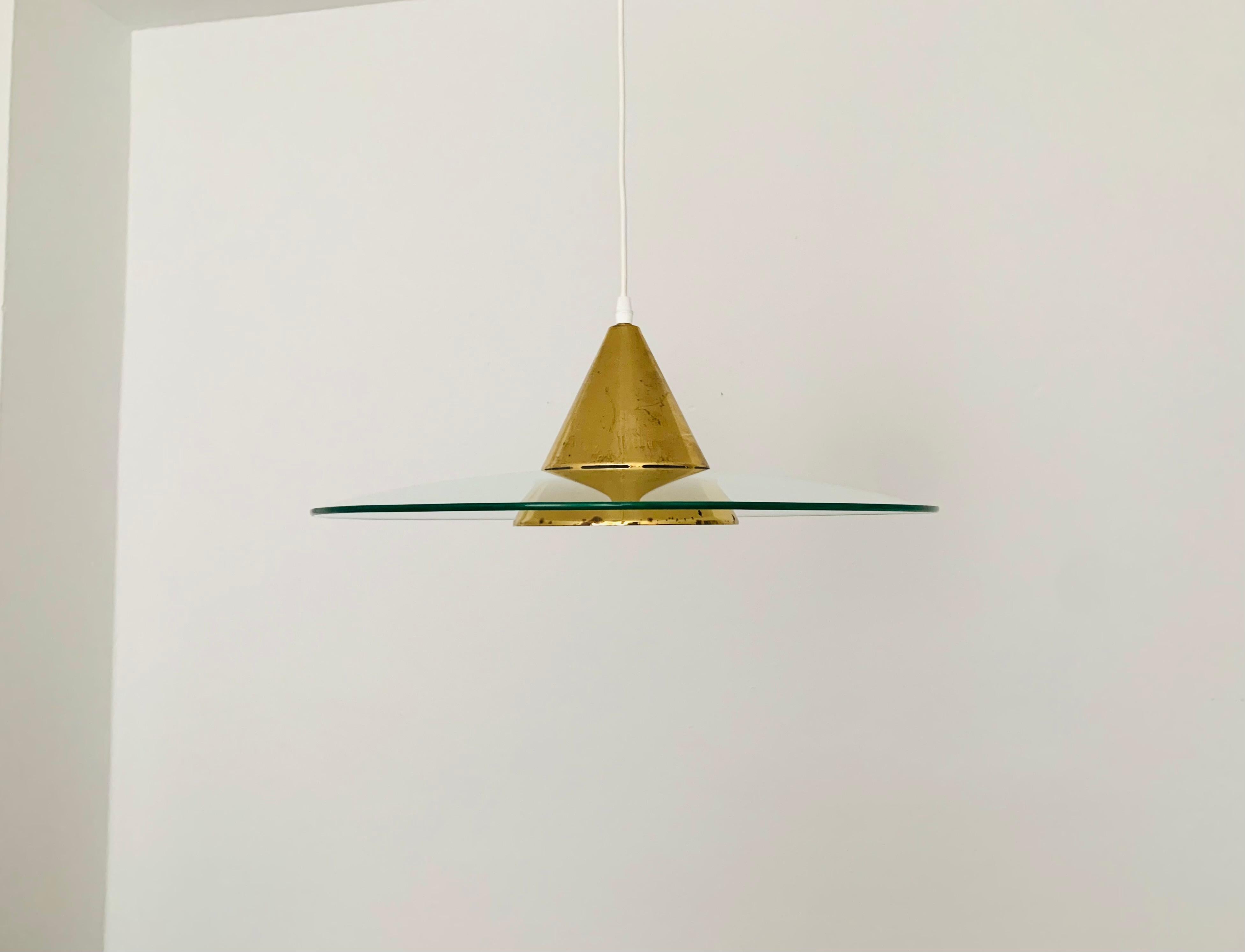Mid-Century moderno Lampada a sospensione in ottone in vendita