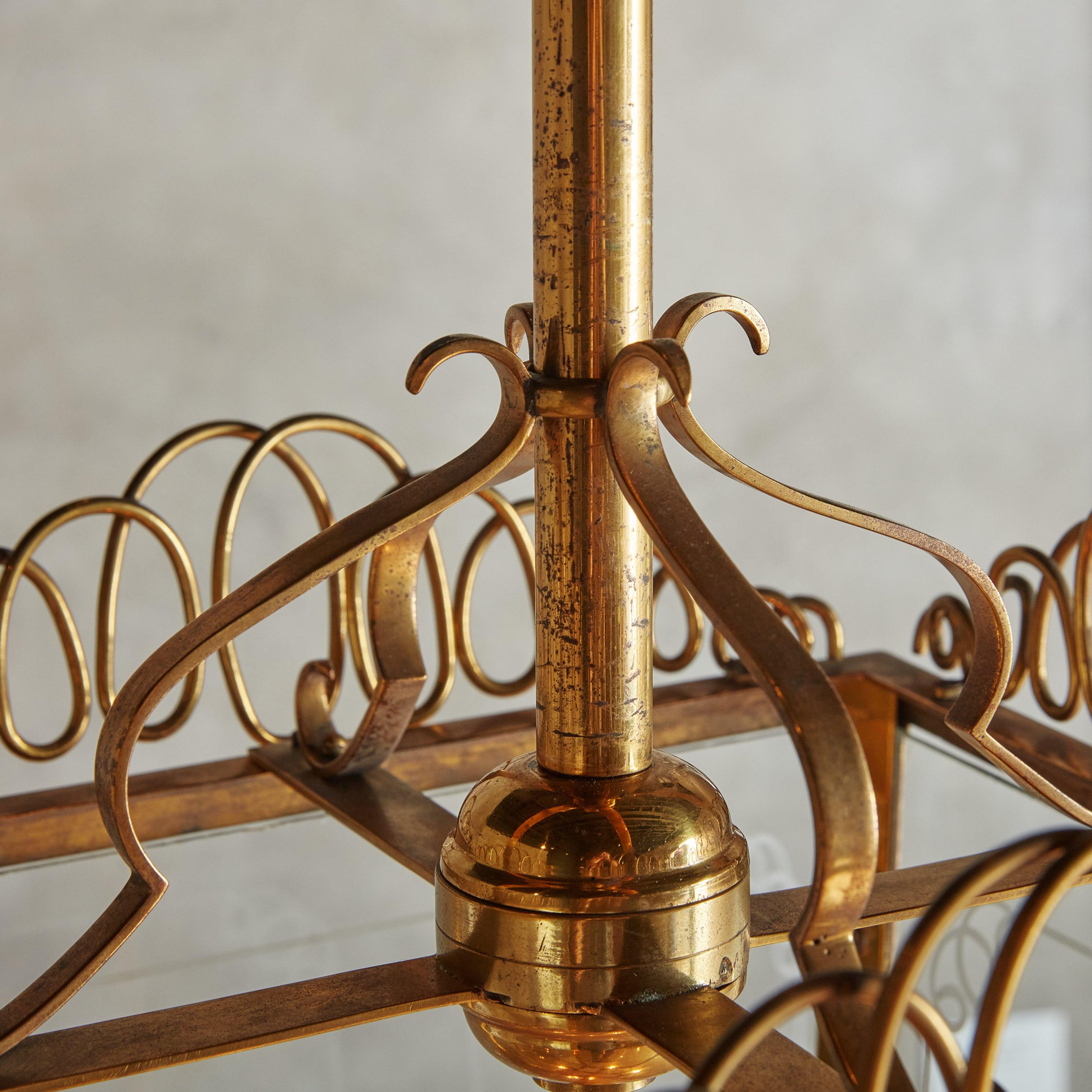 Lanterna a sospensione in ottone con decorazioni a volute, Francia, anni '60 in vendita 1