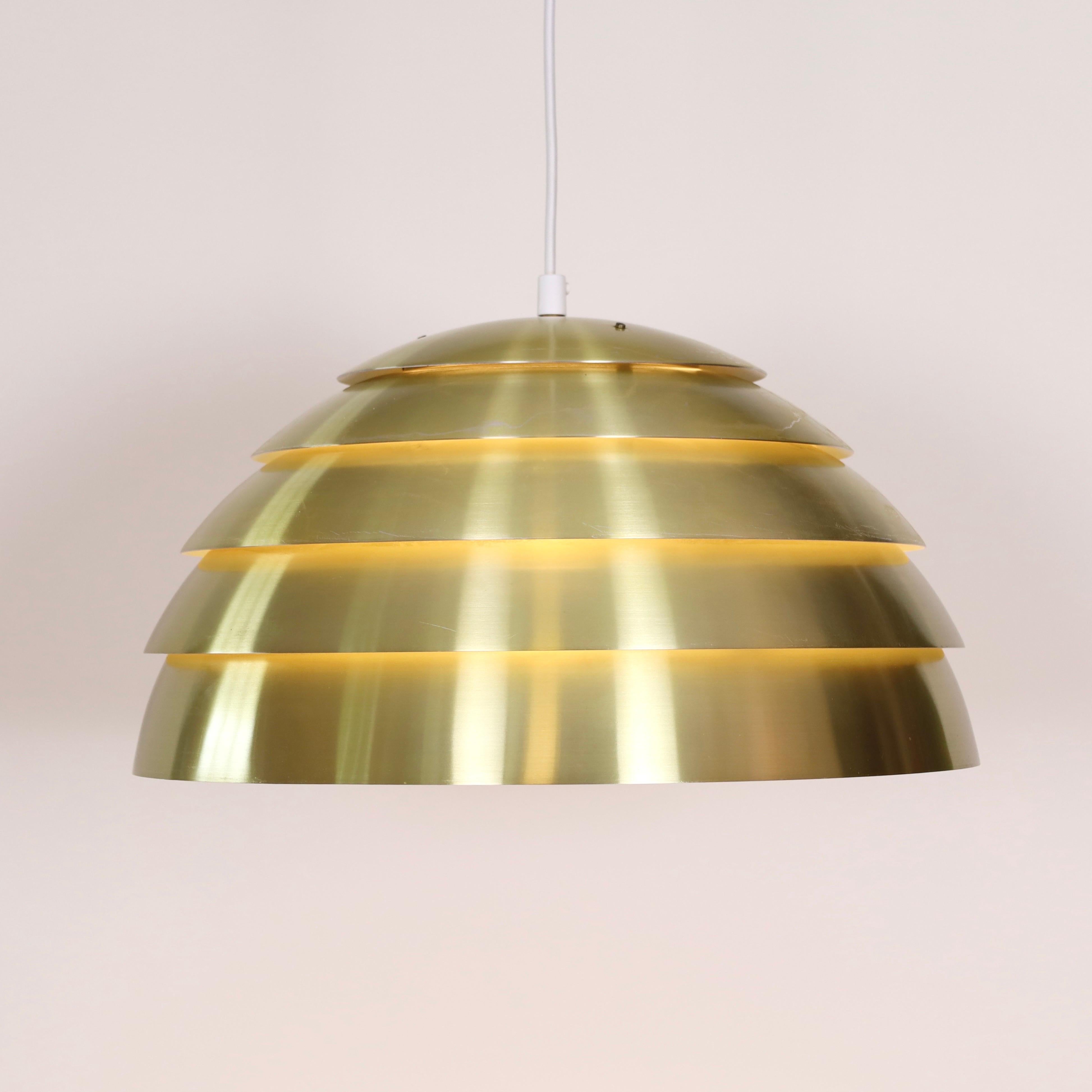 Svedese Lampada a sospensione in ottone di Hans-Agne Jakobsson, anni '70, Svezia in vendita