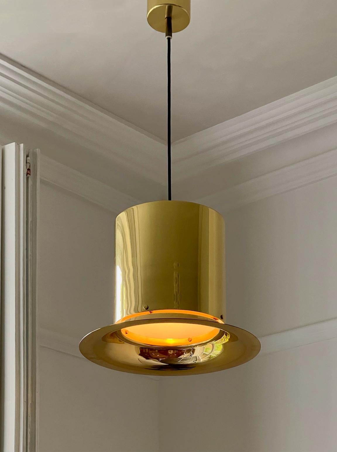 Mid-Century Modern Lampe à suspension en laiton de Hans Agne Jakobsson, Suède en vente