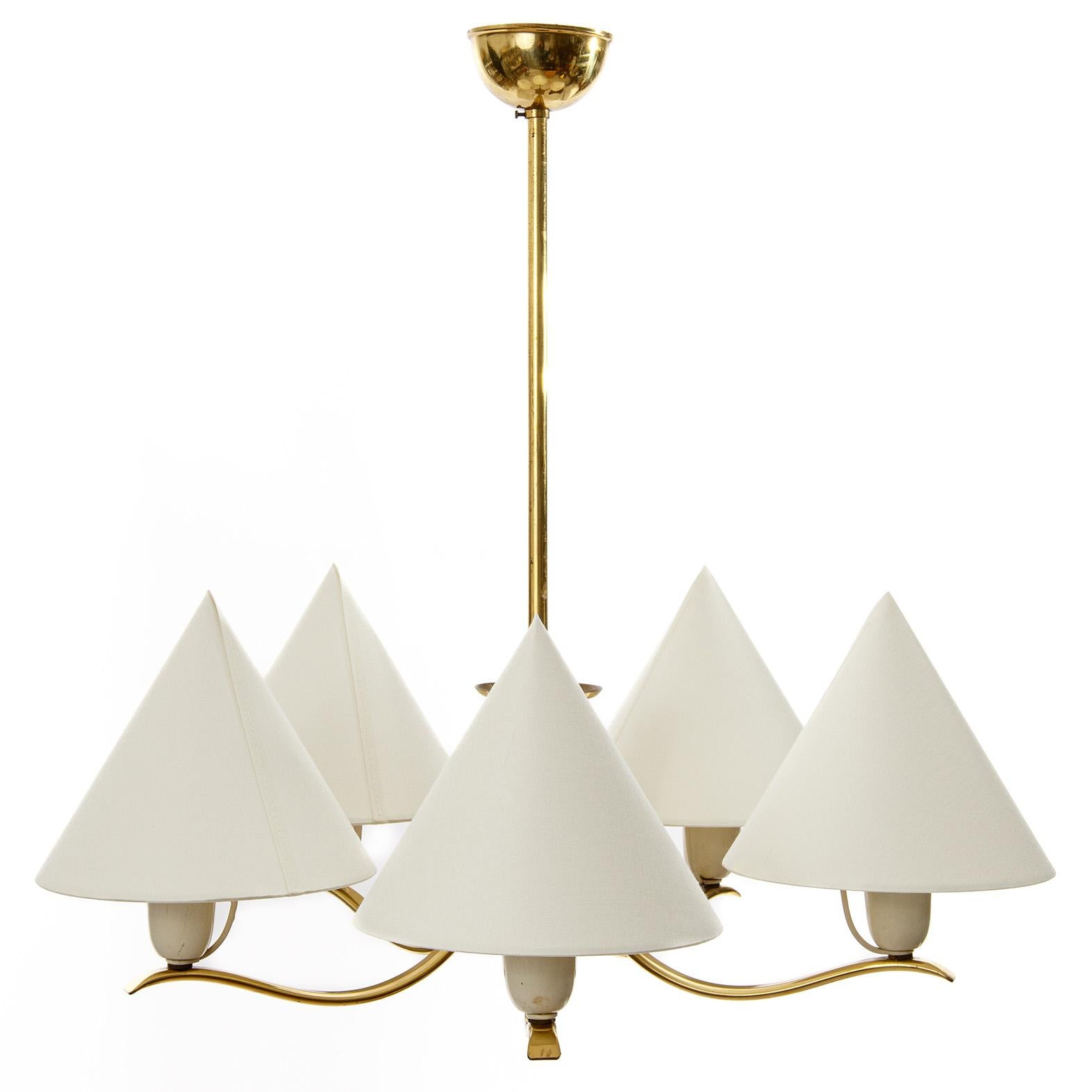 Brass Pendant Light Chandelier by Rupert Nikoll, Conical Cream Shades, 1960s In Good Condition For Sale In Hausmannstätten, AT
