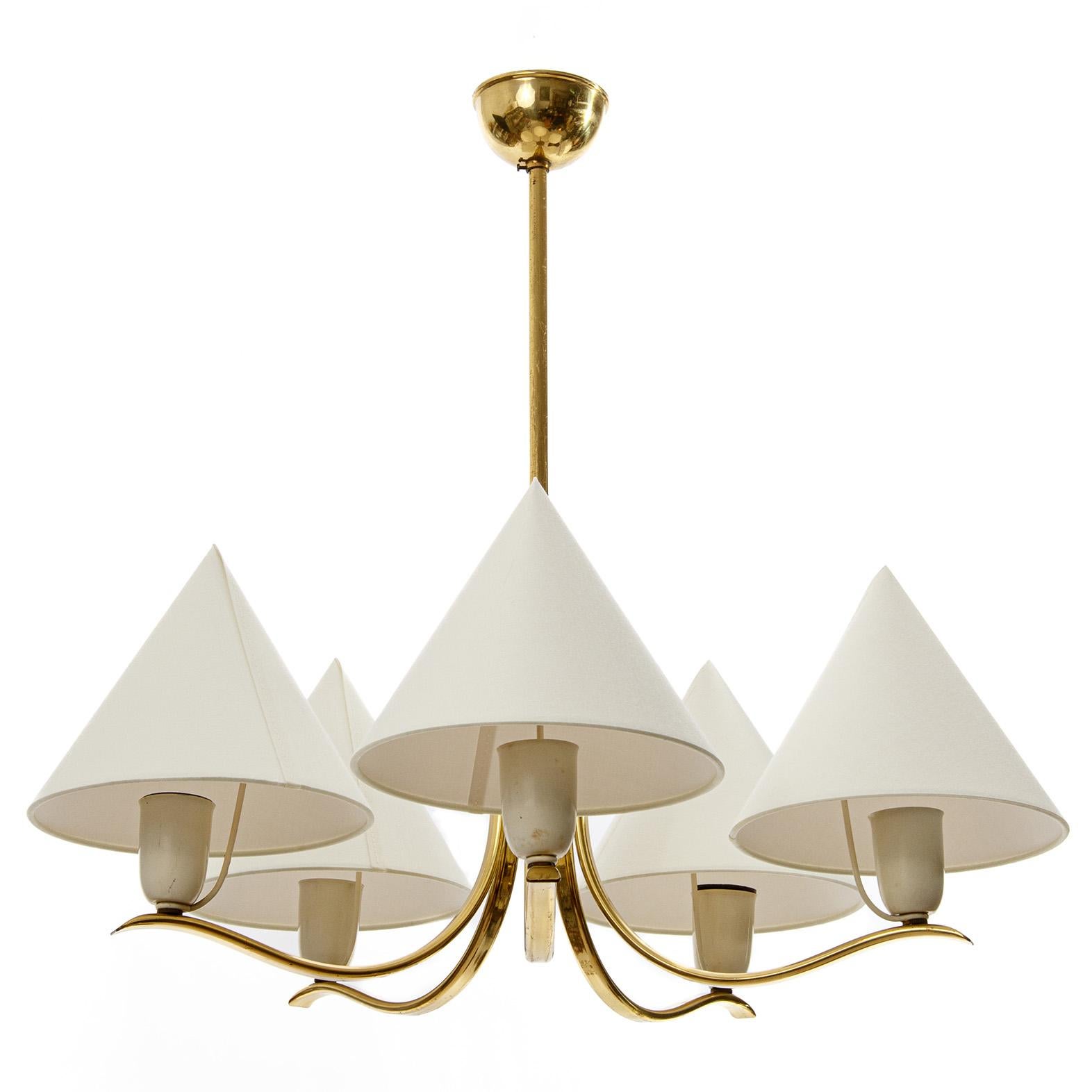 Brass Pendant Light Chandelier by Rupert Nikoll, Conical Cream Shades, 1960s For Sale 1
