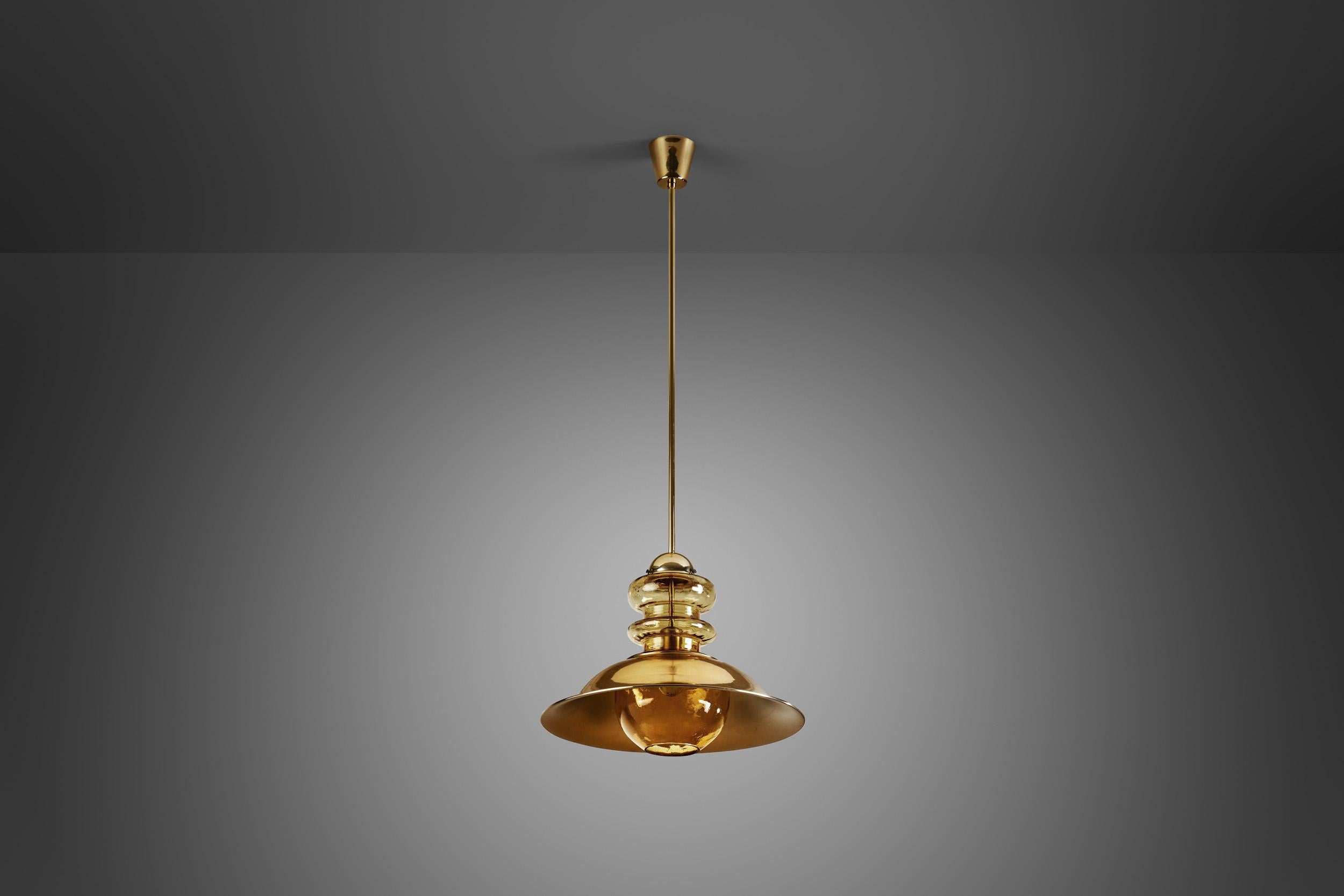 Brass Pendant Light with Patterned Amber Glass, Europe, circa 1960s In Good Condition For Sale In Utrecht, NL