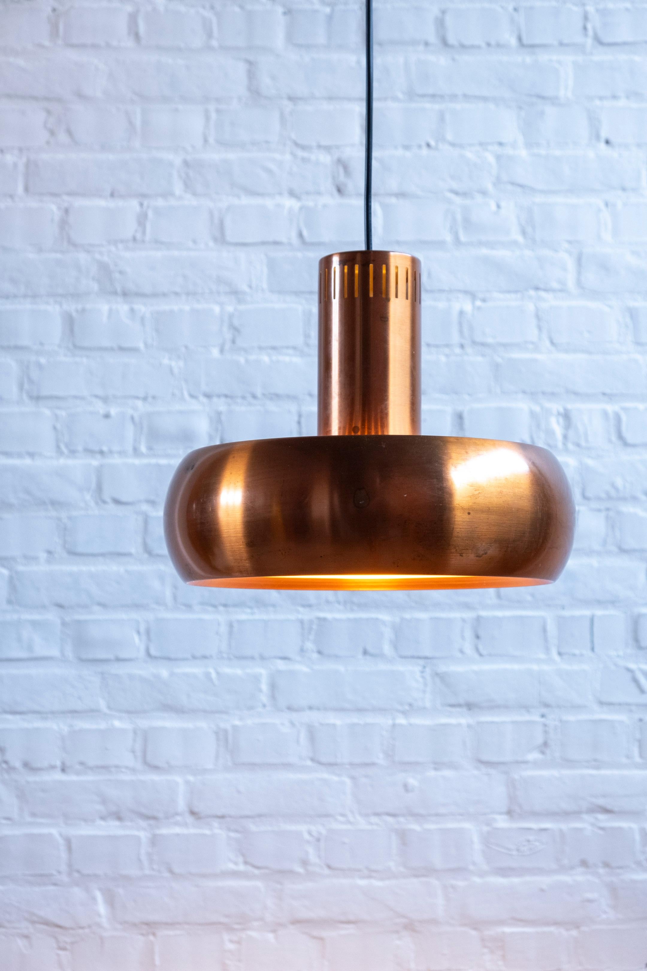 Rare ‘Golf’ pendant by Jo Hammerborg for Fog & Mørup, made in Denmark in the 1970s. Elegant pendant made out of copper. Shows normal signs of use for its age.