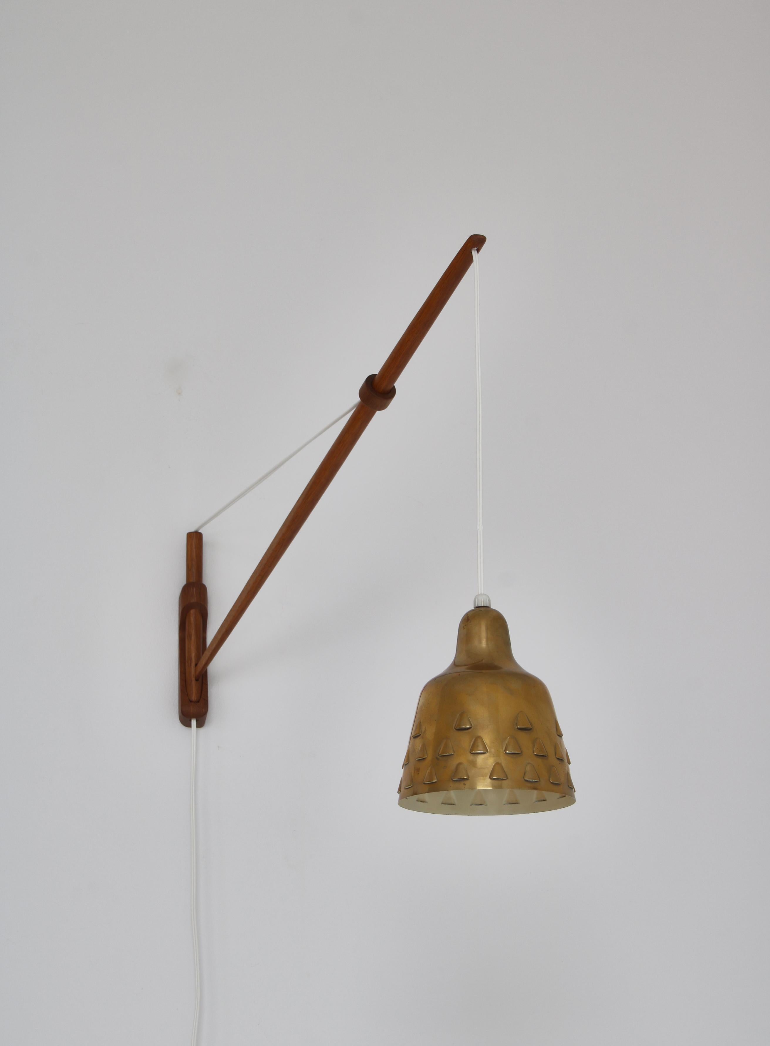 Brass Pendant Wall Lamp by Louis Poulsen, 1960s Scandinavian Modern In Good Condition For Sale In Odense, DK