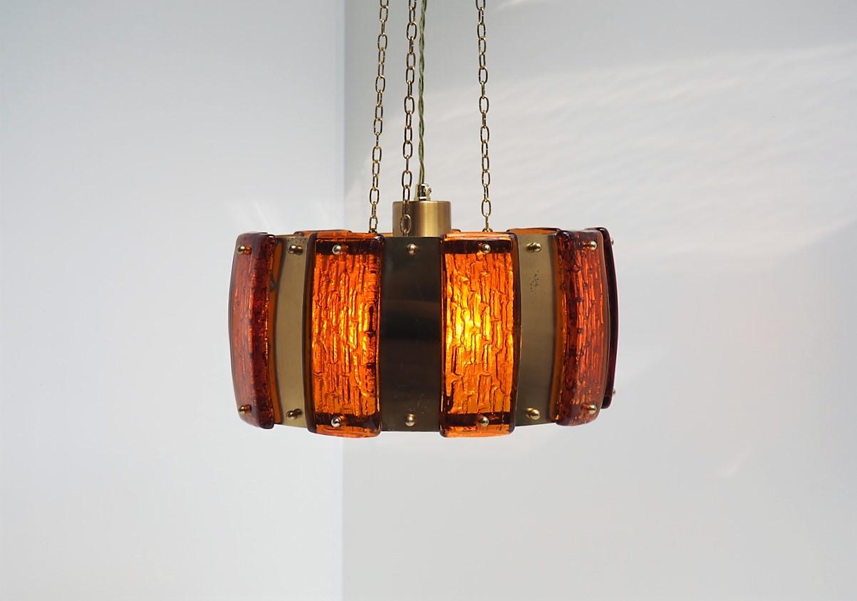 Brass Pendant with Thick Amber Glass Pieces, Danish Midcentury Design, 1960s (Skandinavische Moderne) im Angebot
