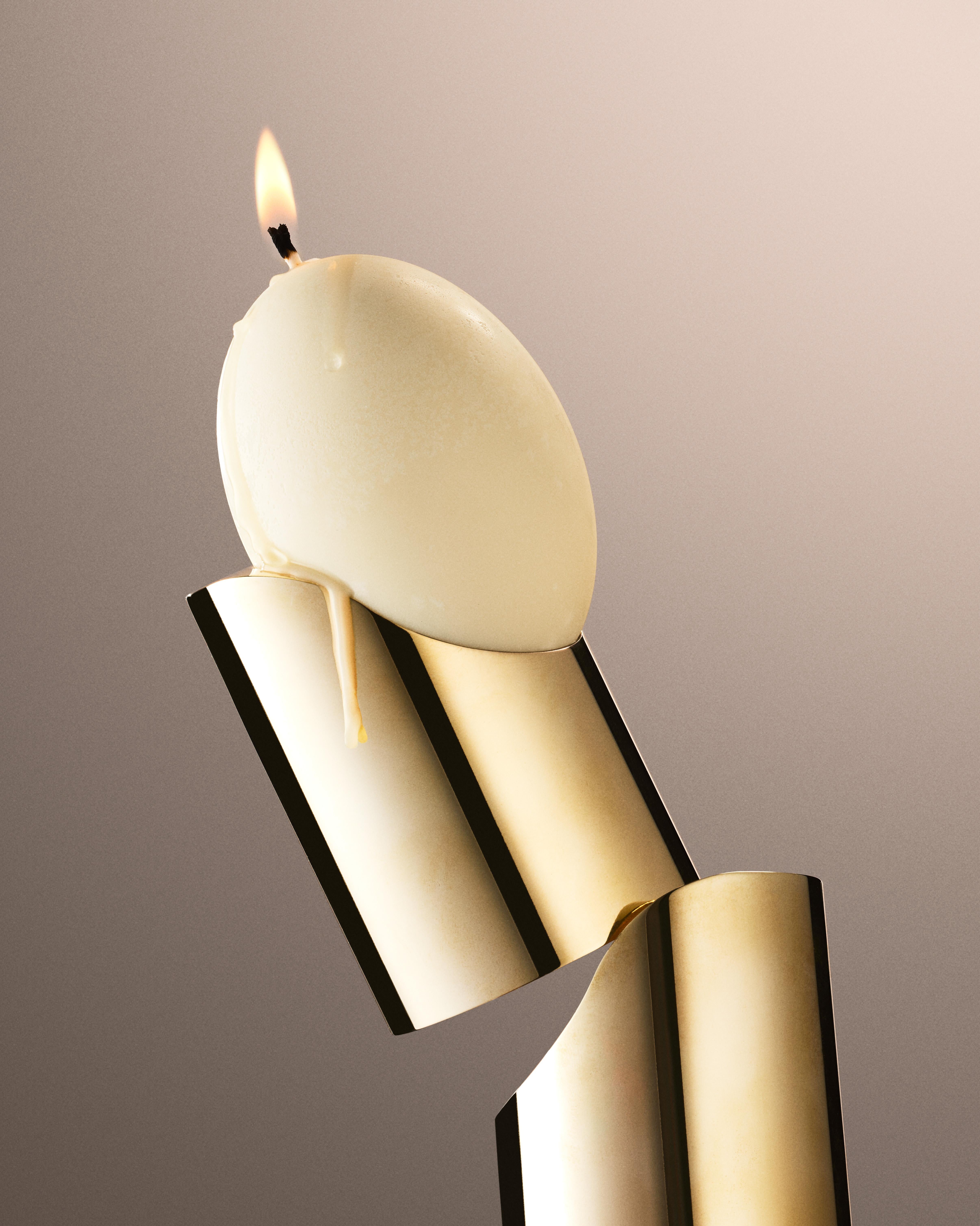 Portavelas Percha de latón by Tête Studio Posmoderno en venta