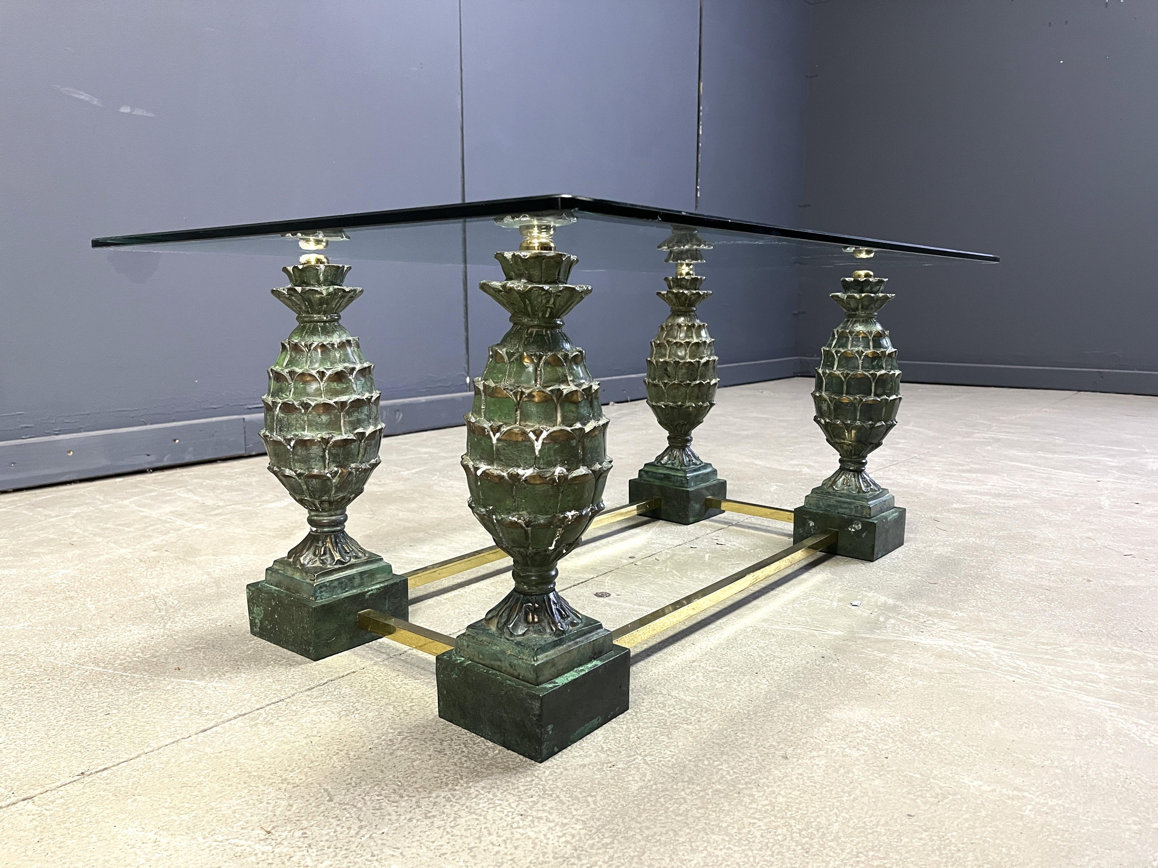 Table basse en laiton en forme de pomme de pin, 1970 en vente 3