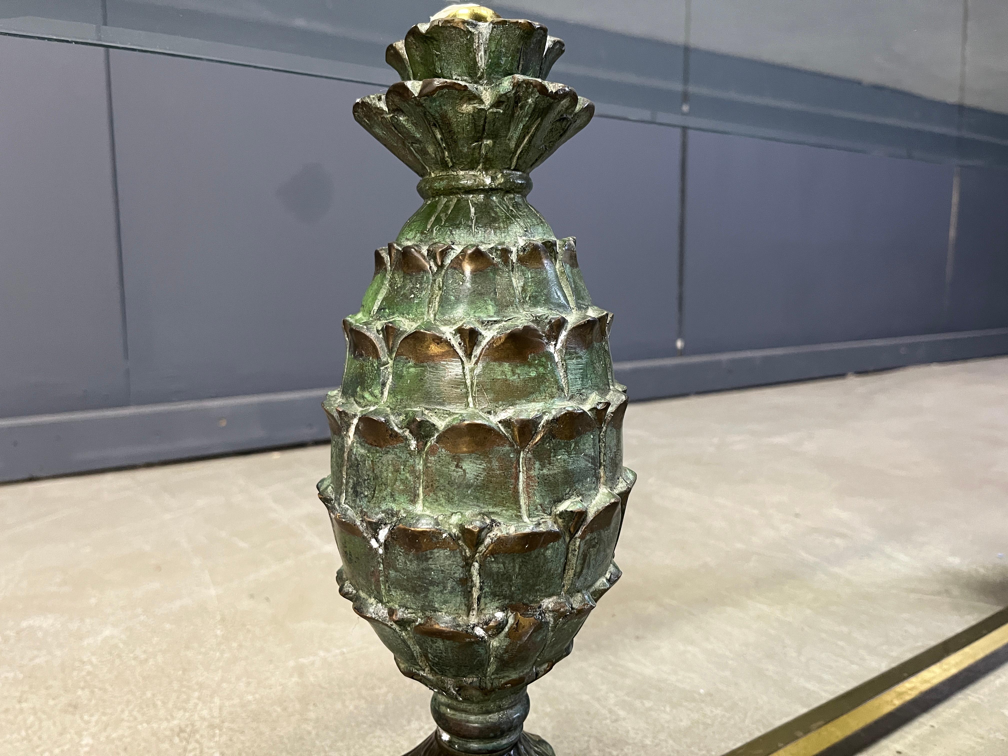 Table basse en laiton en forme de pomme de pin, 1970 en vente 7