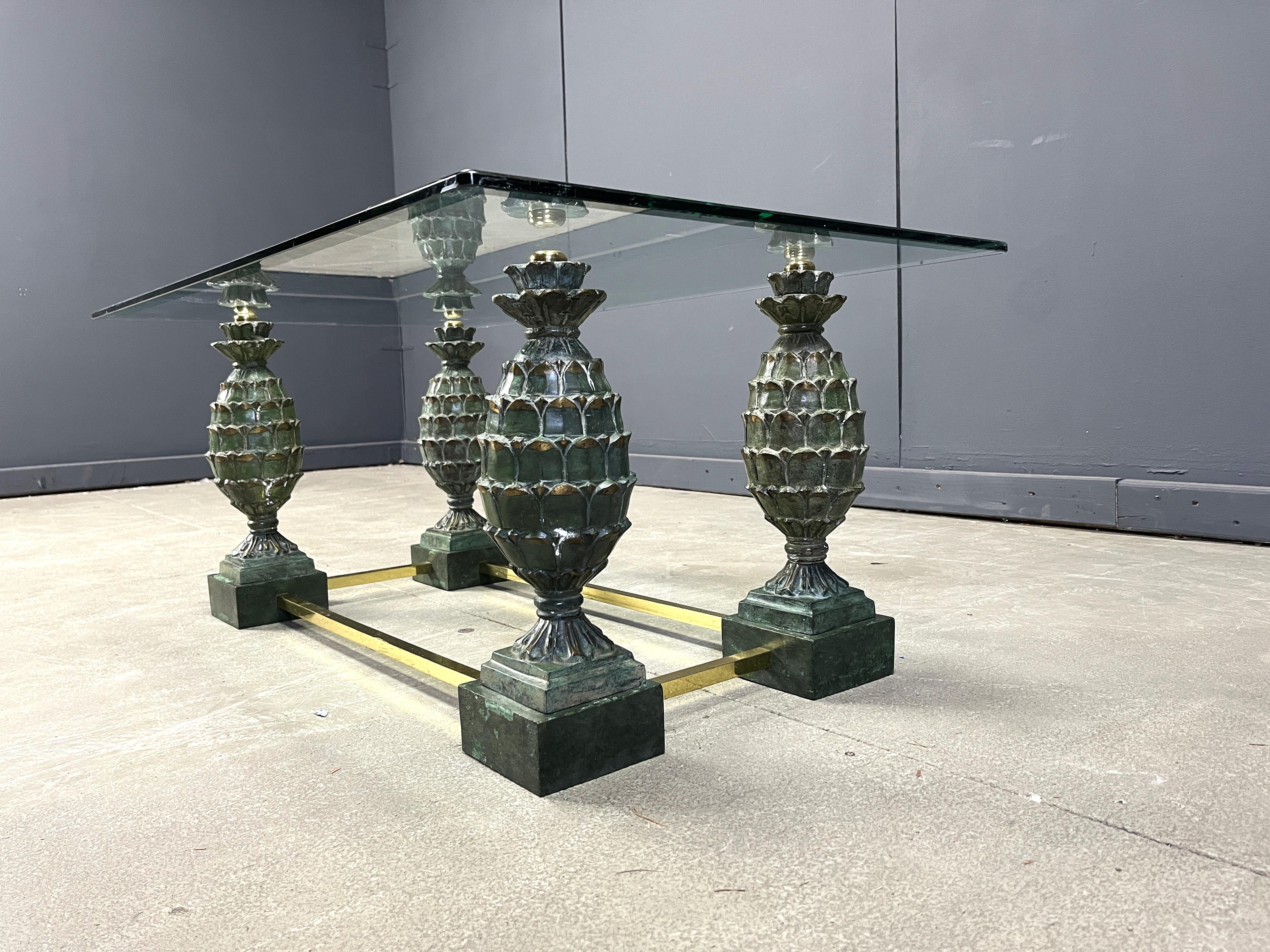 Table basse en laiton en forme de pomme de pin, 1970 en vente 8