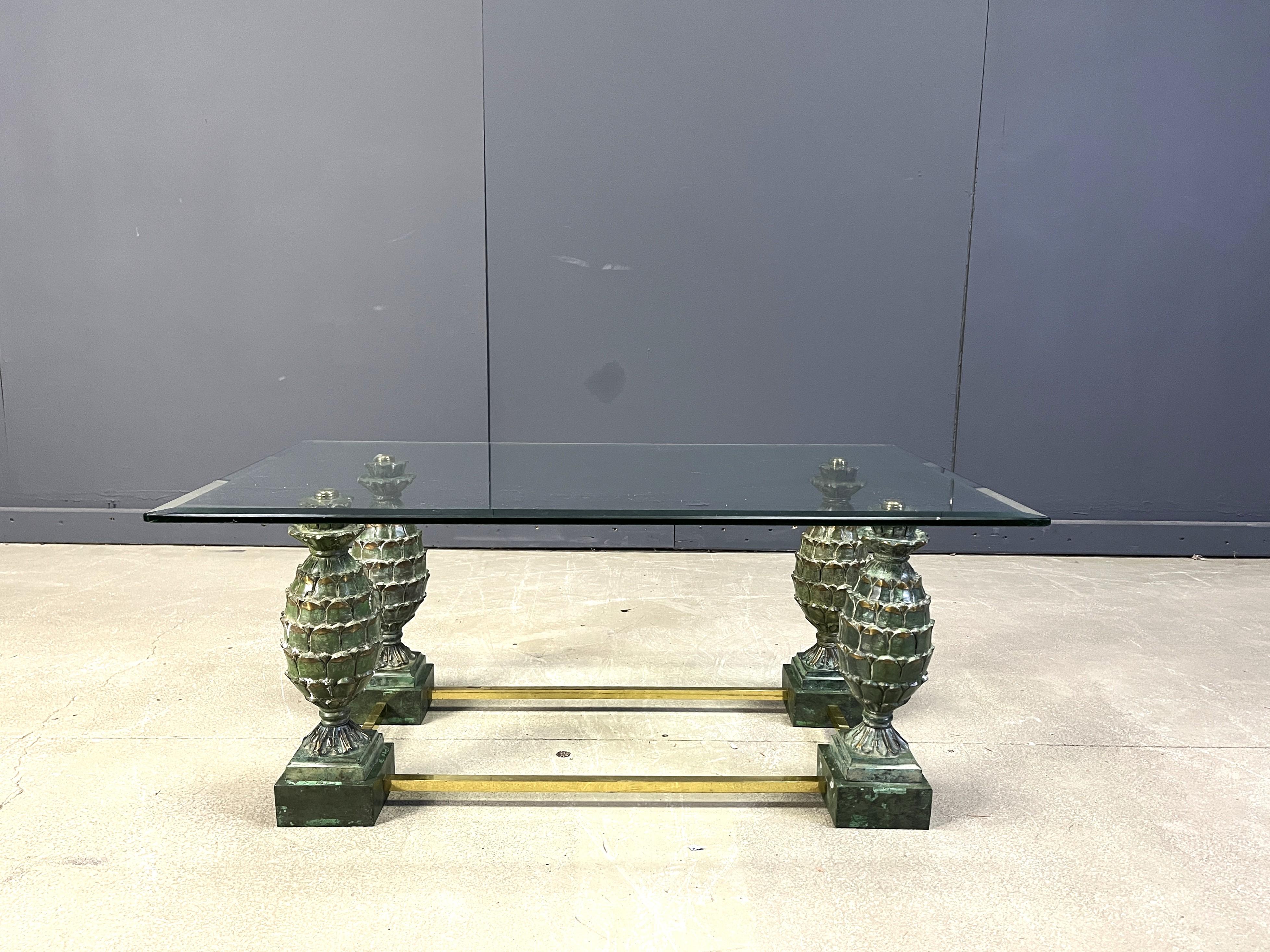 Hollywood Regency Table basse en laiton en forme de pomme de pin, 1970 en vente