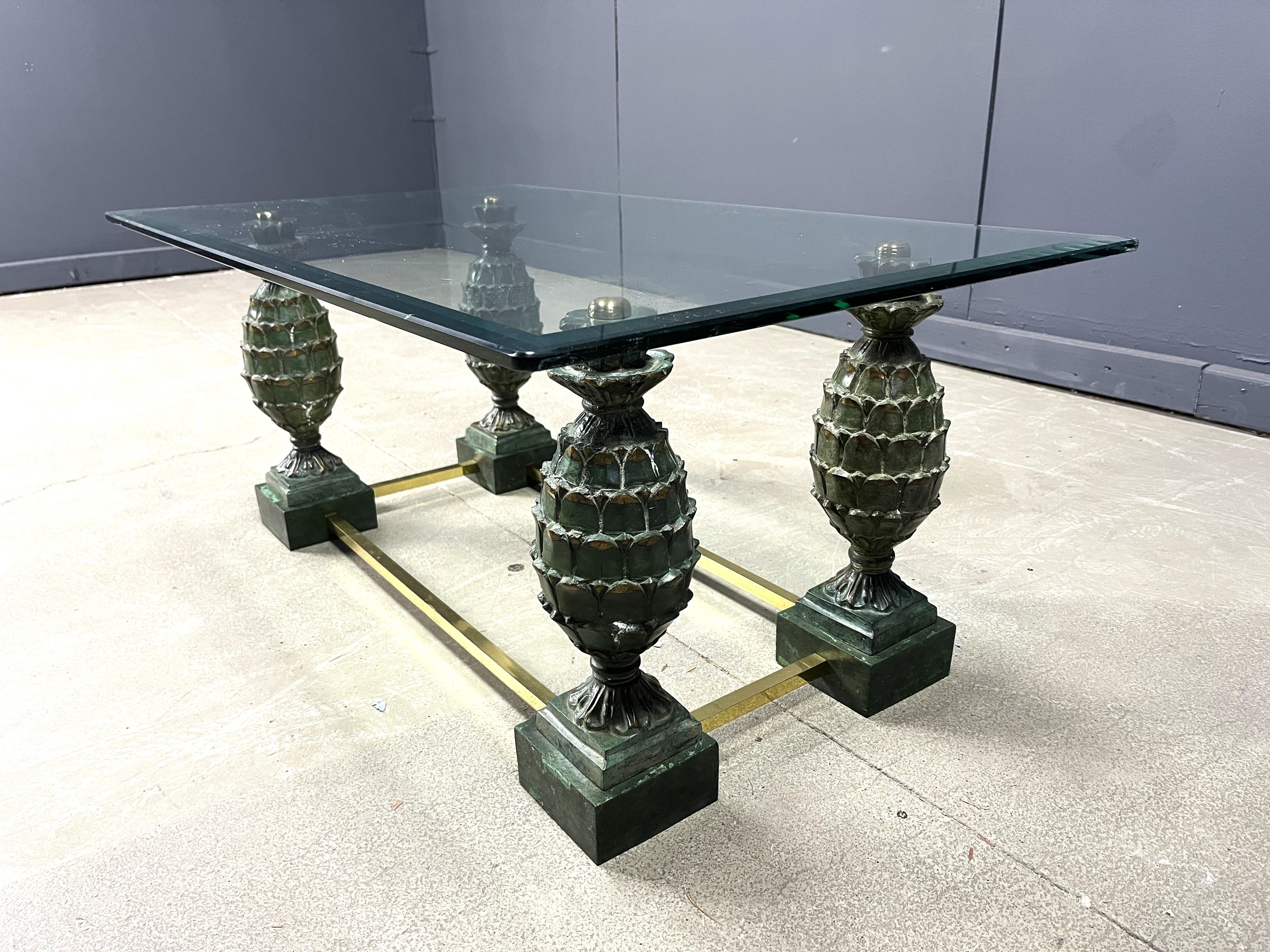 Fin du 20e siècle Table basse en laiton en forme de pomme de pin, 1970 en vente