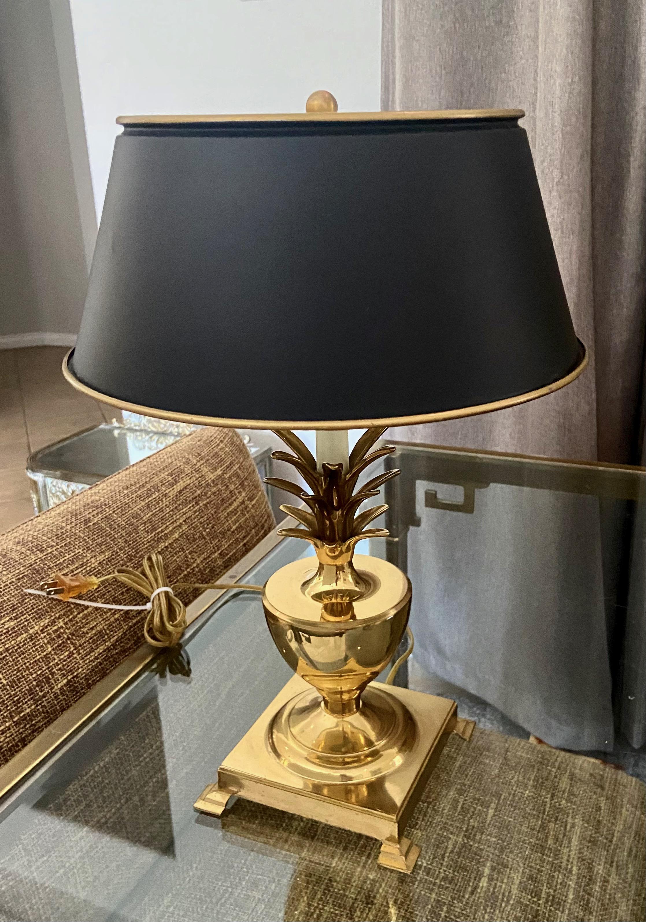 Brass Pineapple Bouillotte Tole Table Lamp In Good Condition In Palm Springs, CA