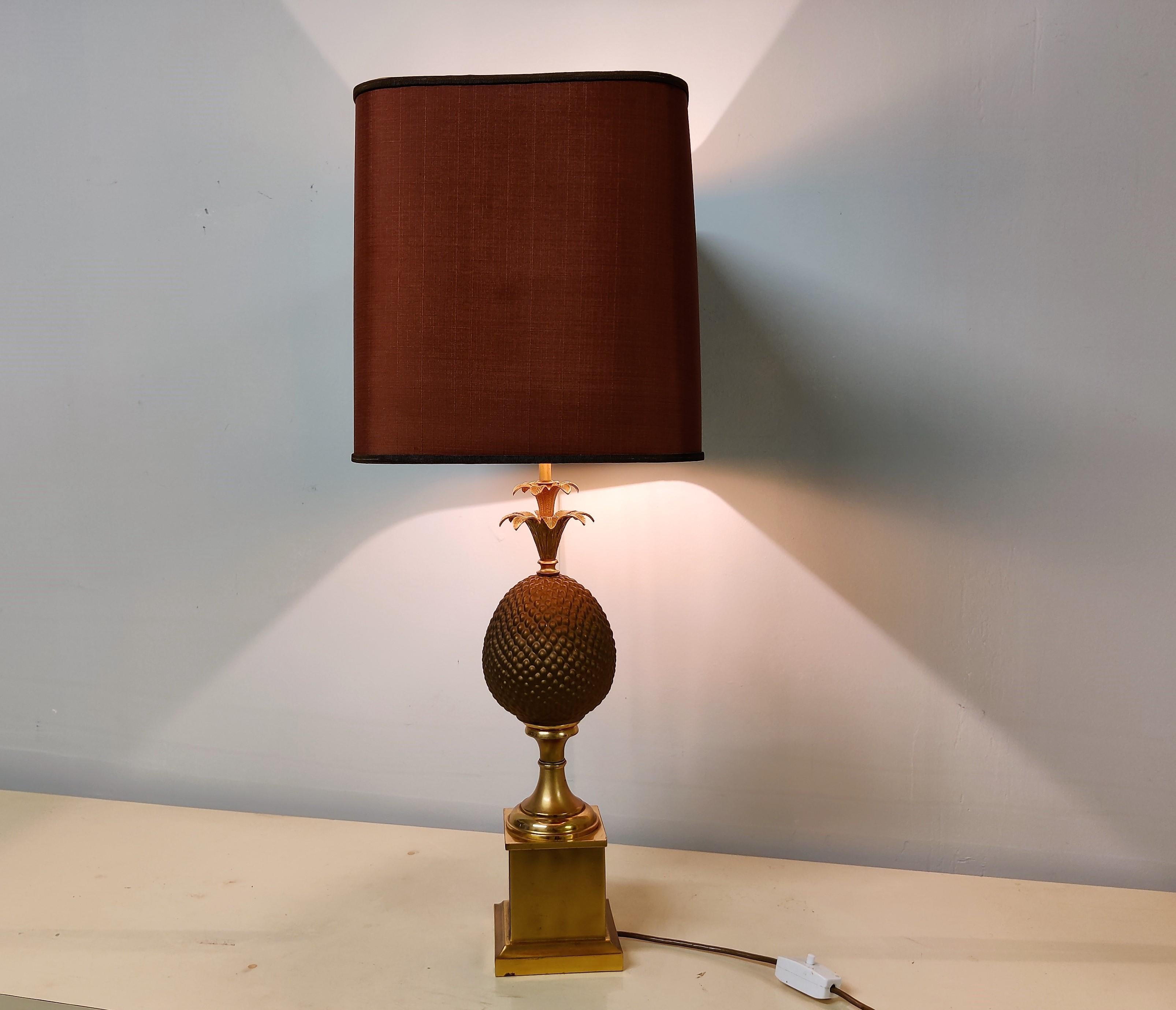 Laiton Lampe de table ananas en laiton, années 1970 en vente