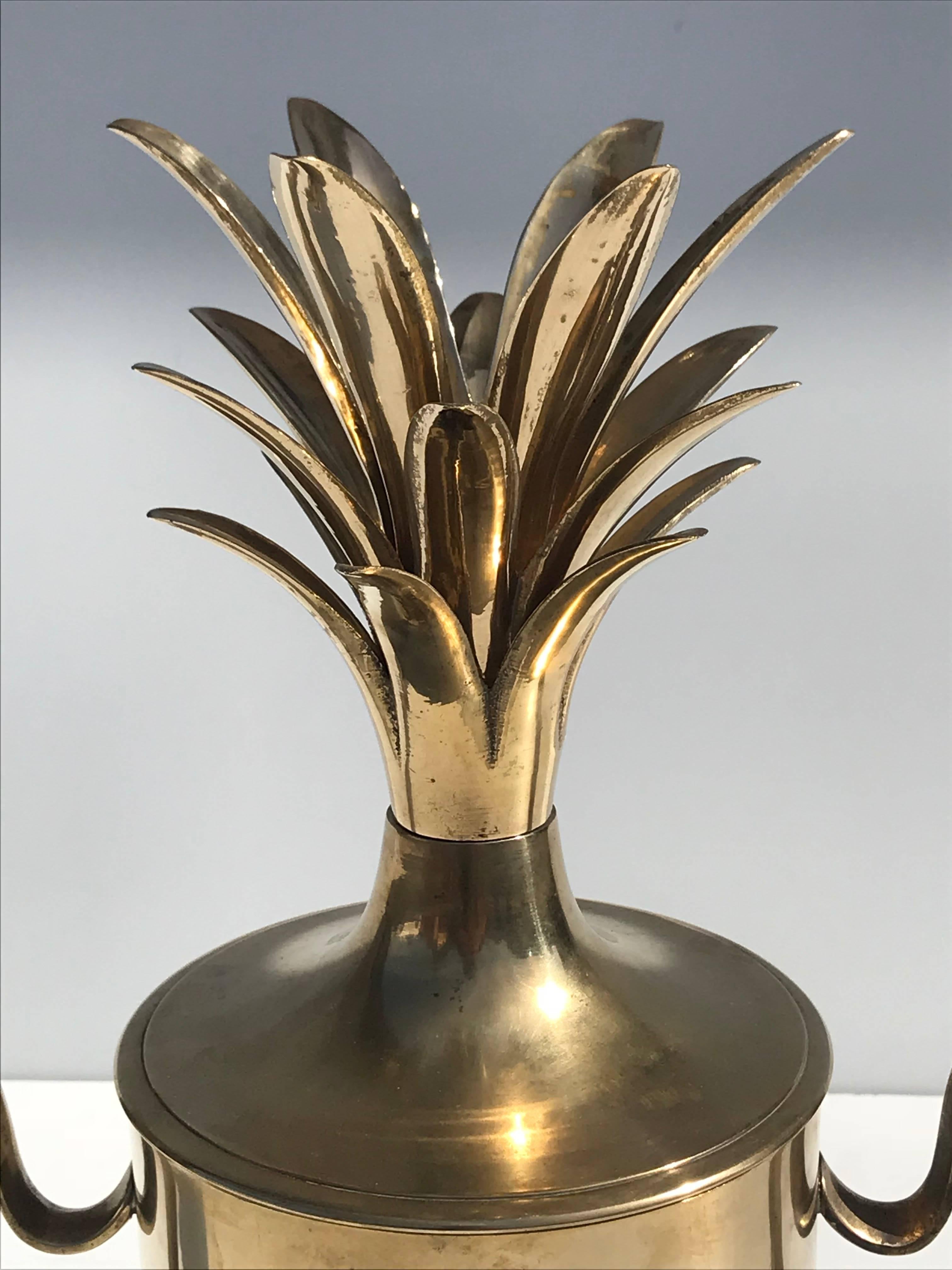 Brass Pineapple Urn Beverage Cooler In Good Condition For Sale In North Hollywood, CA