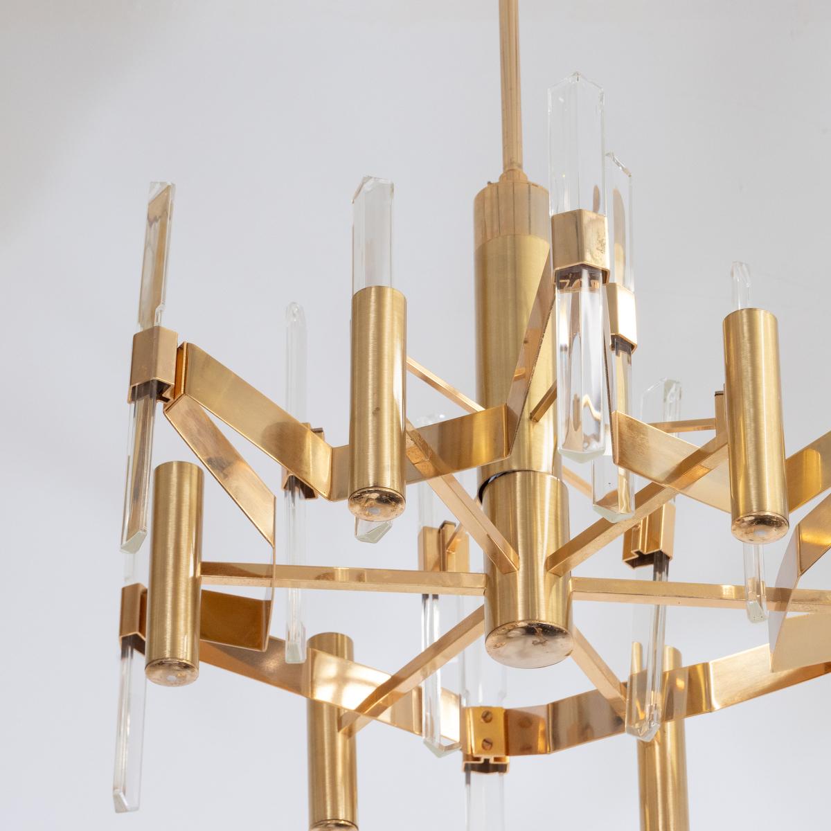 Brass Plated Crystal Prism Chandelier by Sciolari In Good Condition For Sale In Tarrytown, NY