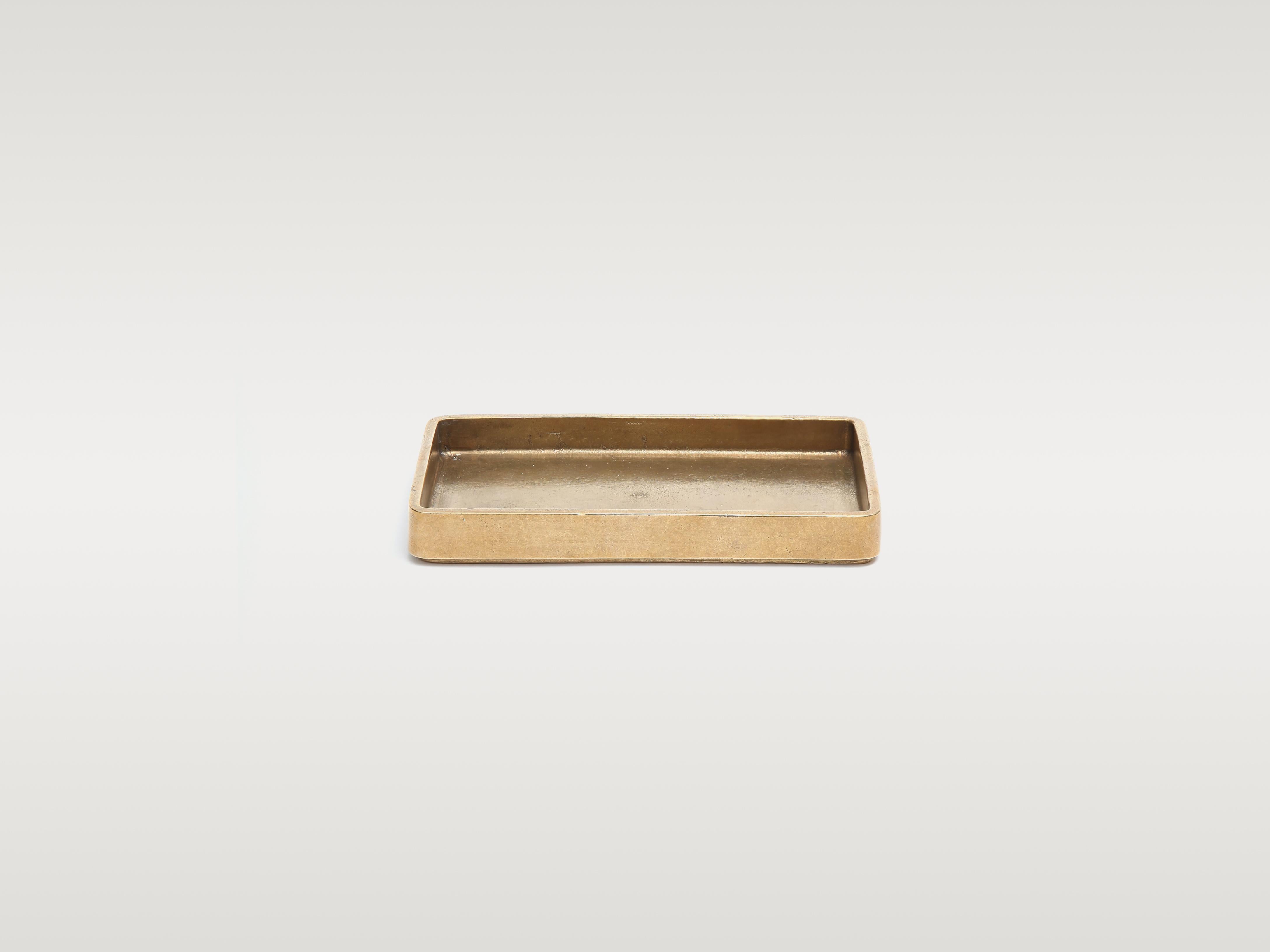 Brass Plato Table Tray by Stem Design
Dimensions: D 11.5 x W 20 x H 2.5 cm.
Materials: Brass.
Finish: Tumbled and burnished.
Weight: 2 kg.

Finished and assembled by hand in India. Also available in aluminum. Please contact us. 

A compact accent