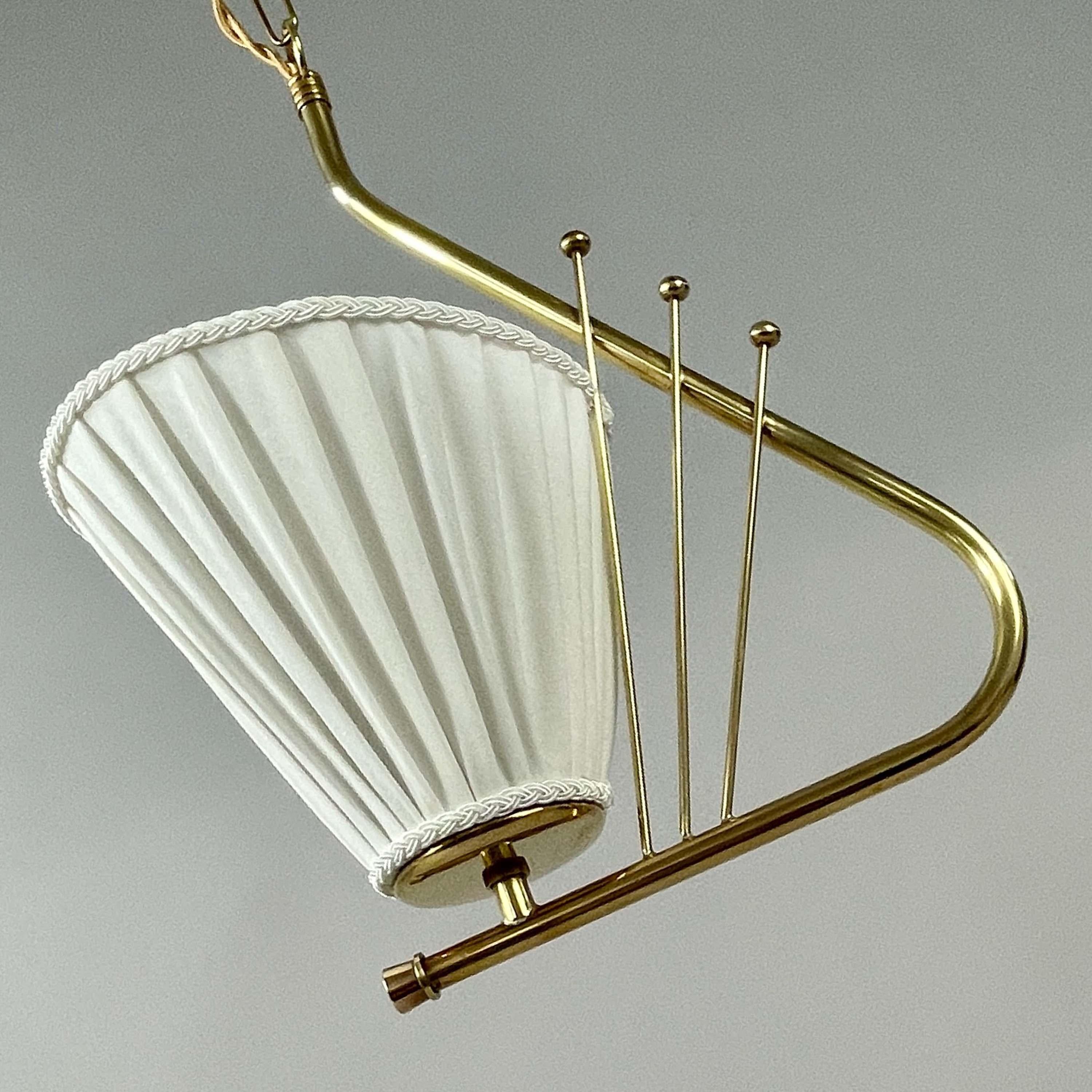 Pendentif en laiton et tissu plissé, Suède, années 1940 en vente 5