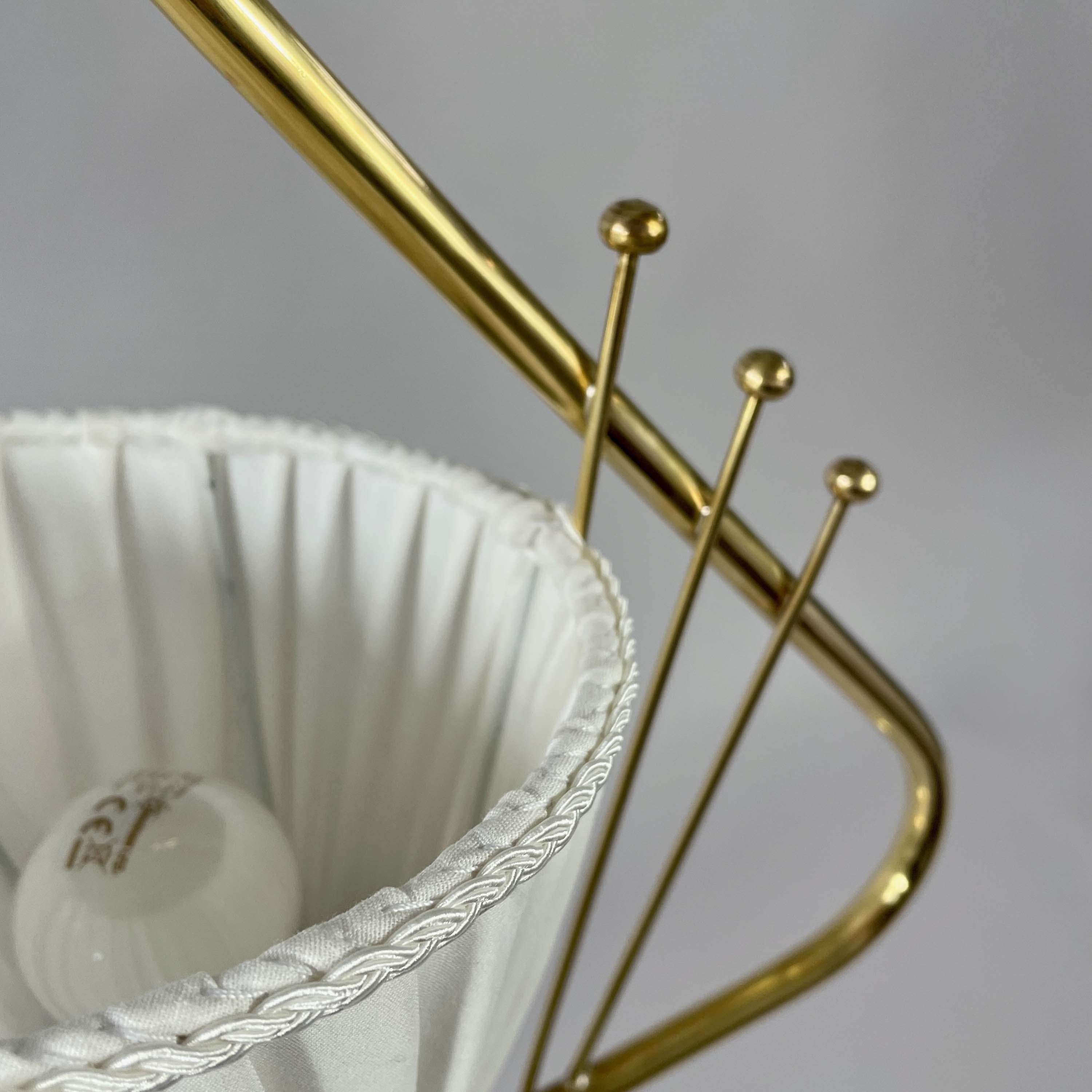 Pendentif en laiton et tissu plissé, Suède, années 1940 en vente 6