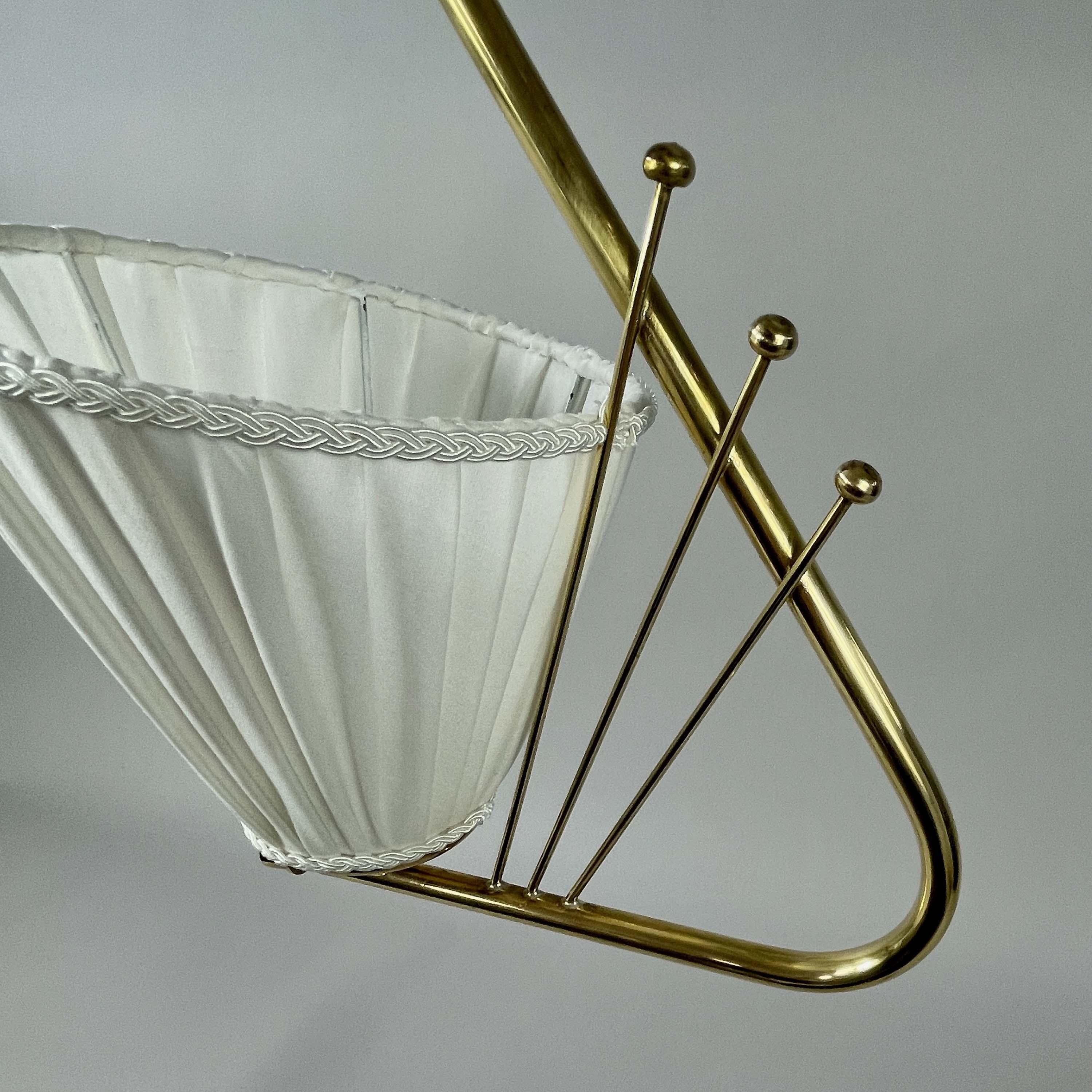 Pendentif en laiton et tissu plissé, Suède, années 1940 en vente 7