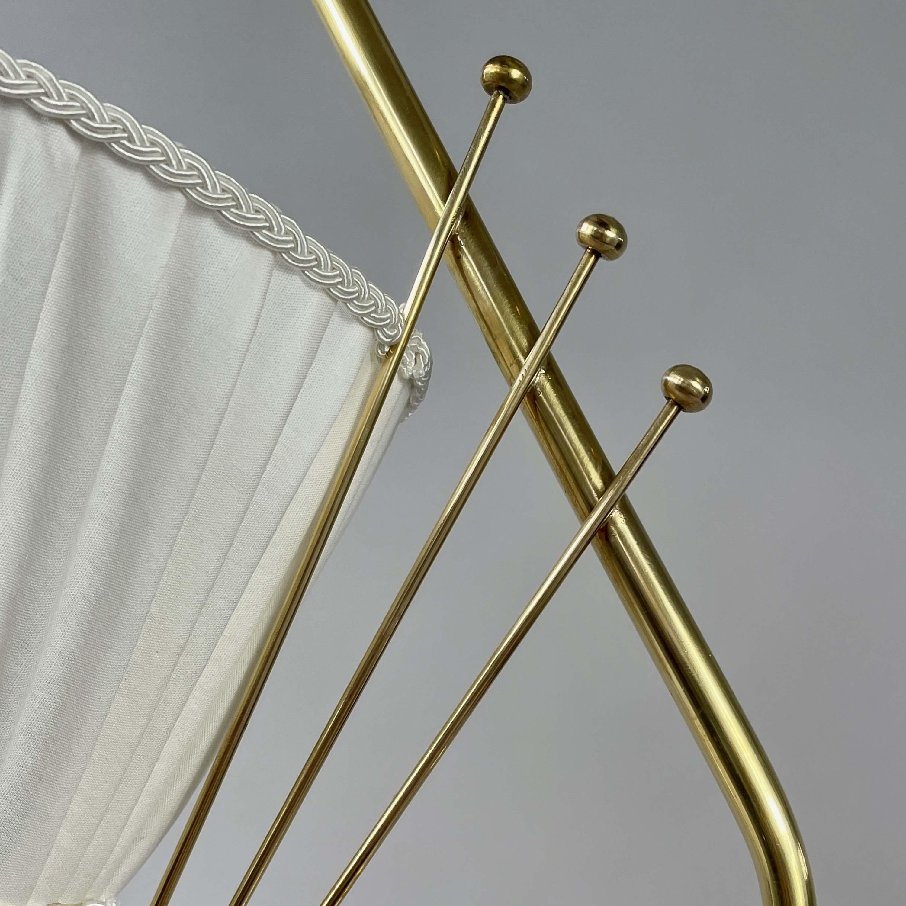 Pendentif en laiton et tissu plissé, Suède, années 1940 en vente 8