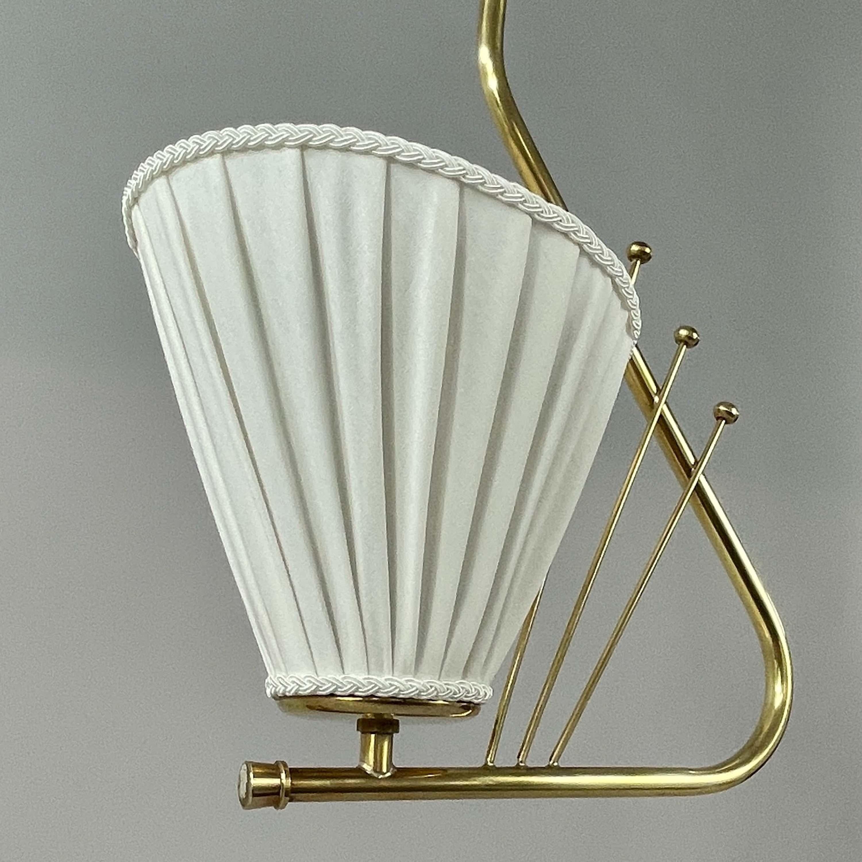 Pendentif en laiton et tissu plissé, Suède, années 1940 en vente 10