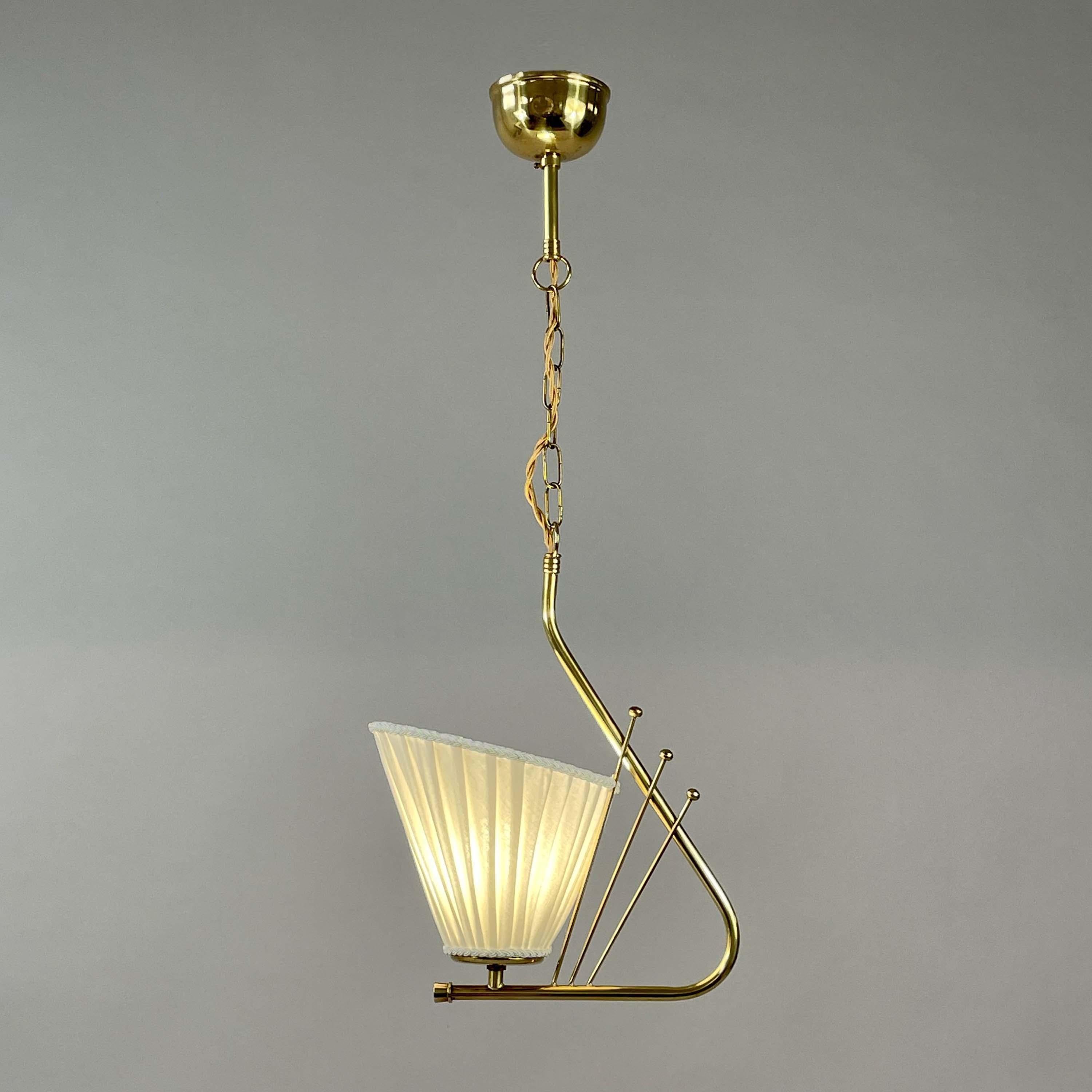 Art déco Pendentif en laiton et tissu plissé, Suède, années 1940 en vente