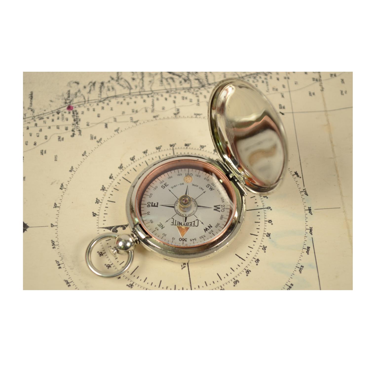 Pocket compass used by American aviation officers in 1915 made of brass with the shape of a pocket watch, signed Ceebynite Short & Mason Taylor Rochester. The compass has a lid with snap closure with release button inside the ring. Four-winds