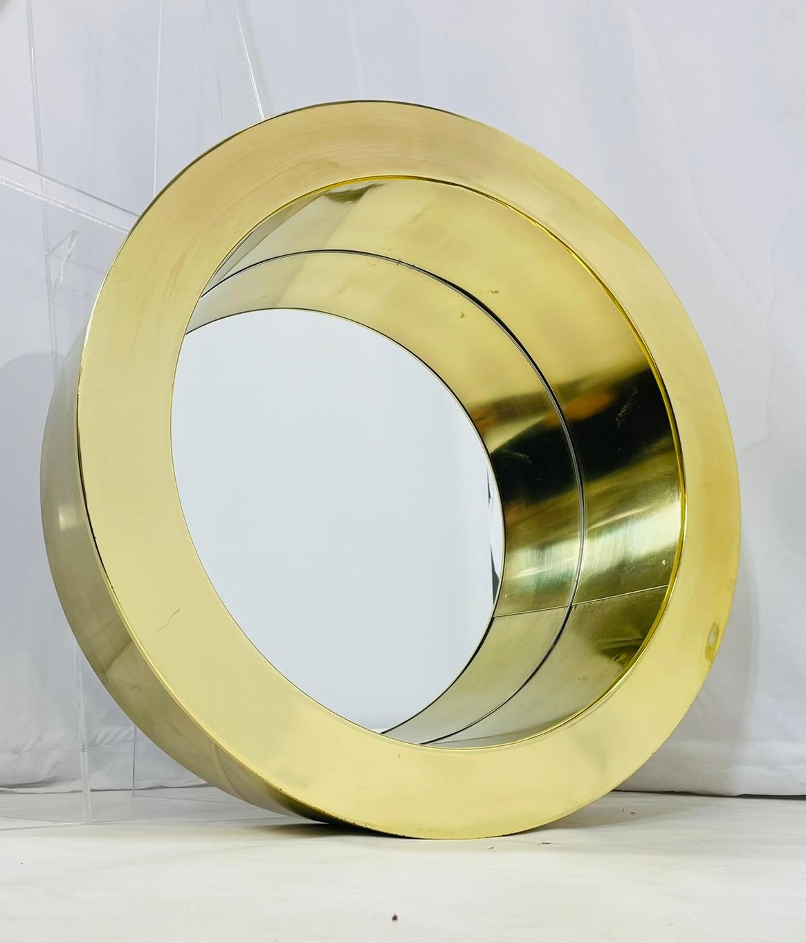 Vintage port hole mirror designed and manufactured in the 1960's in the United States.

The piece is made in wood then covered in solid brass.

The piece is attributed to Curtis Jere however we cannot locate a signature.

Measurements:
23.50 inches