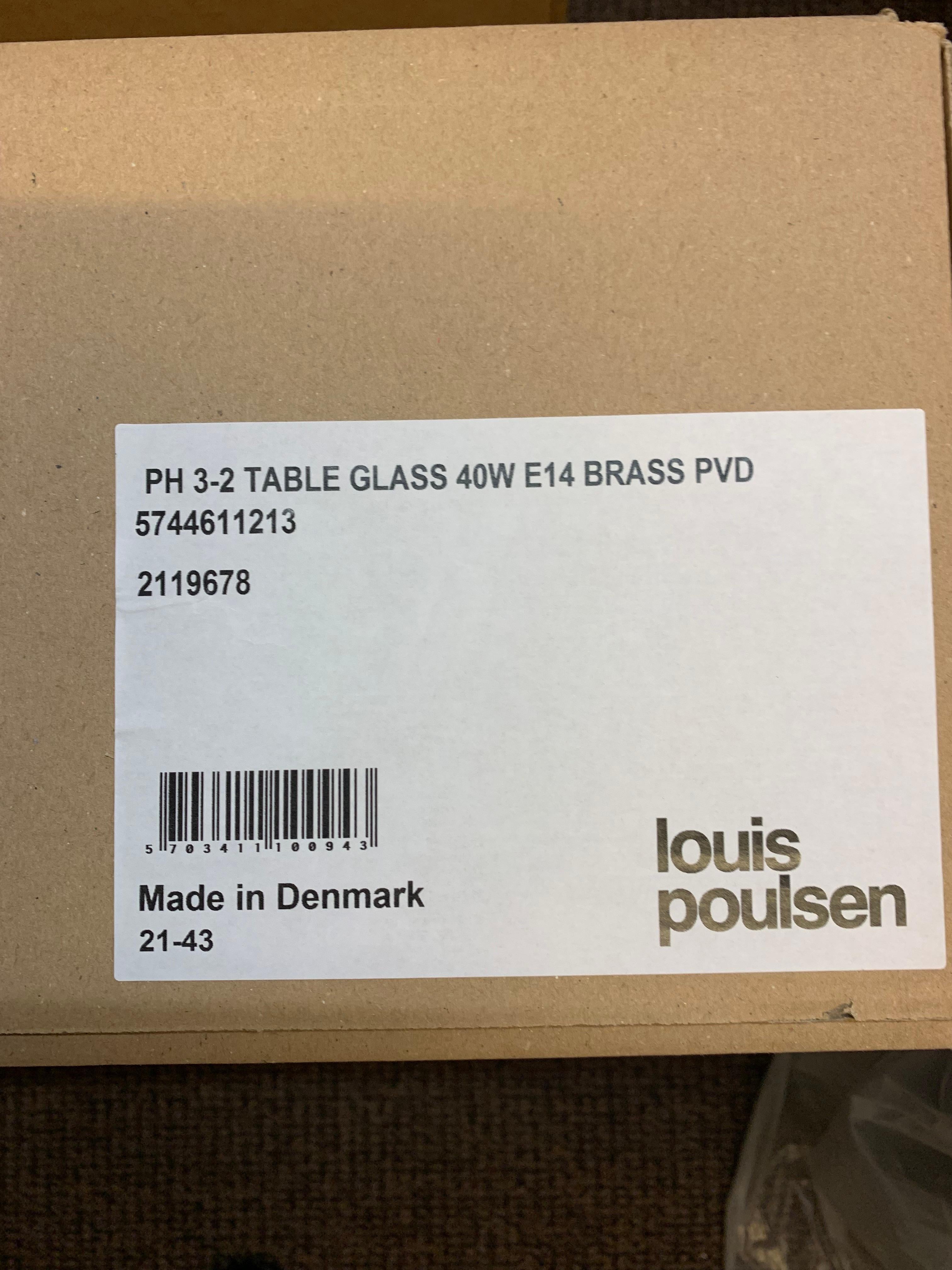 Brass Poul Henningsen PH 3/2 Glass Shades Table Lamp by Louis Poulsen In Excellent Condition In Utrecht, NL